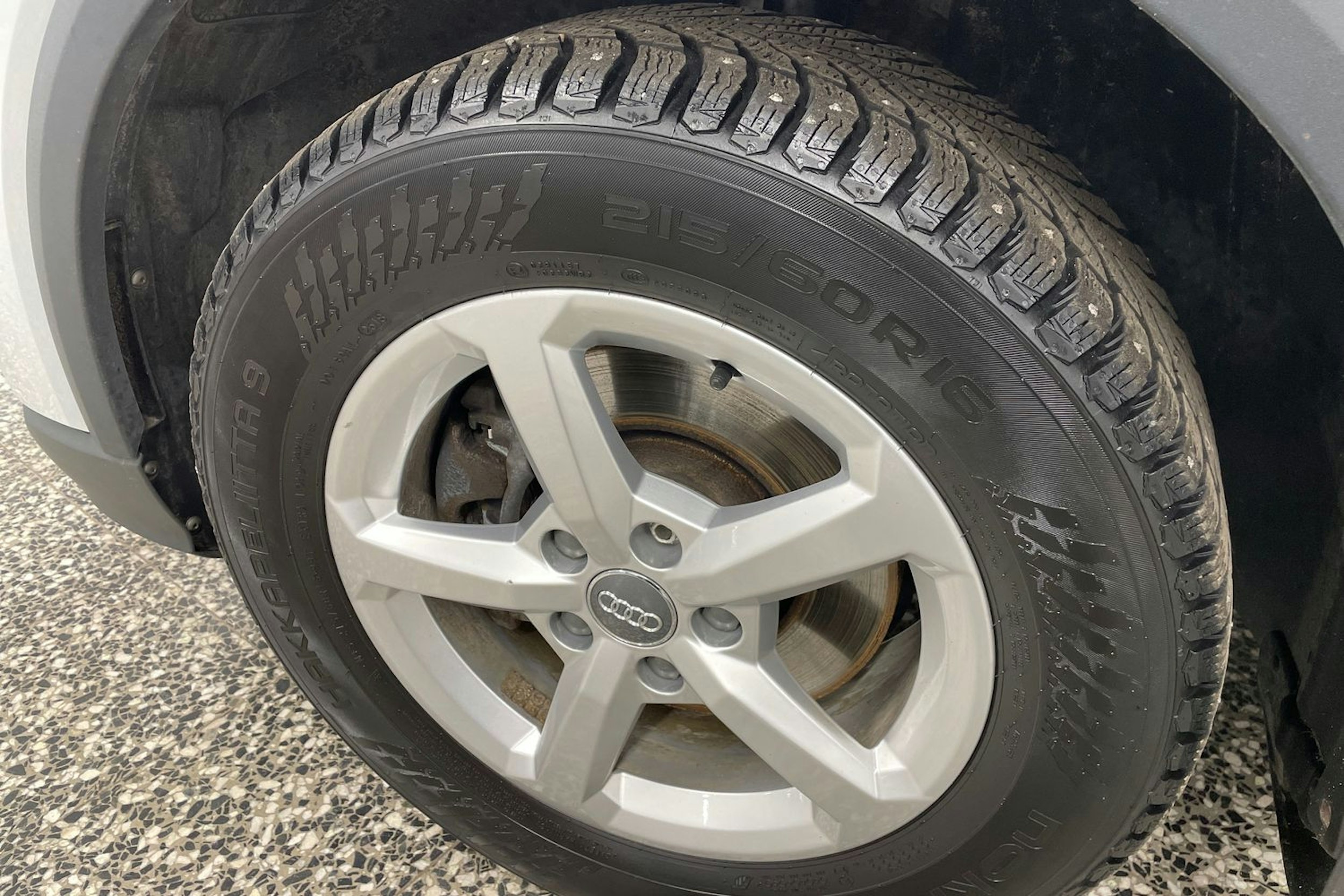 valkoinen Audi Q2 2018 kuva 13.