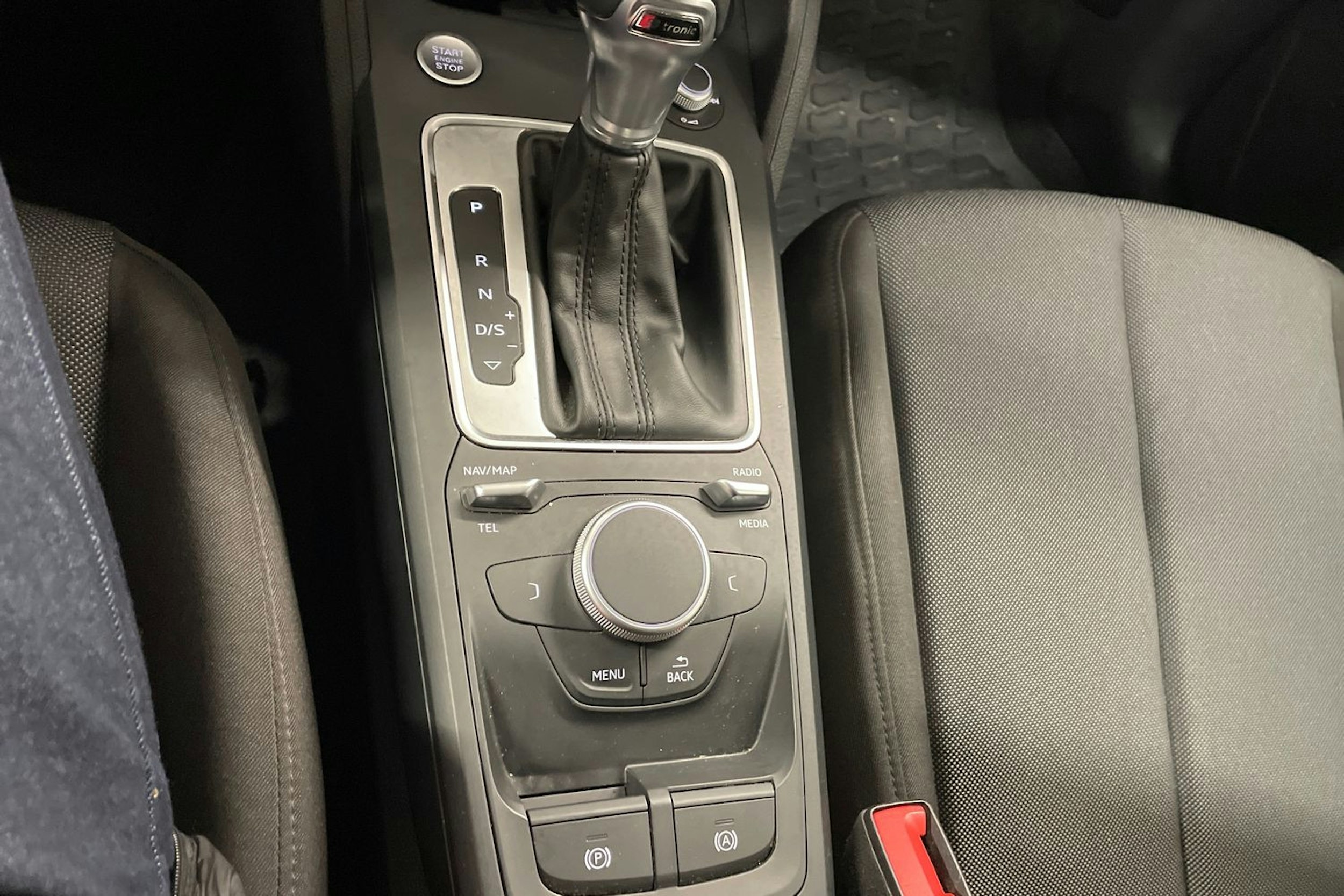 valkoinen Audi Q2 2018 kuva 19.