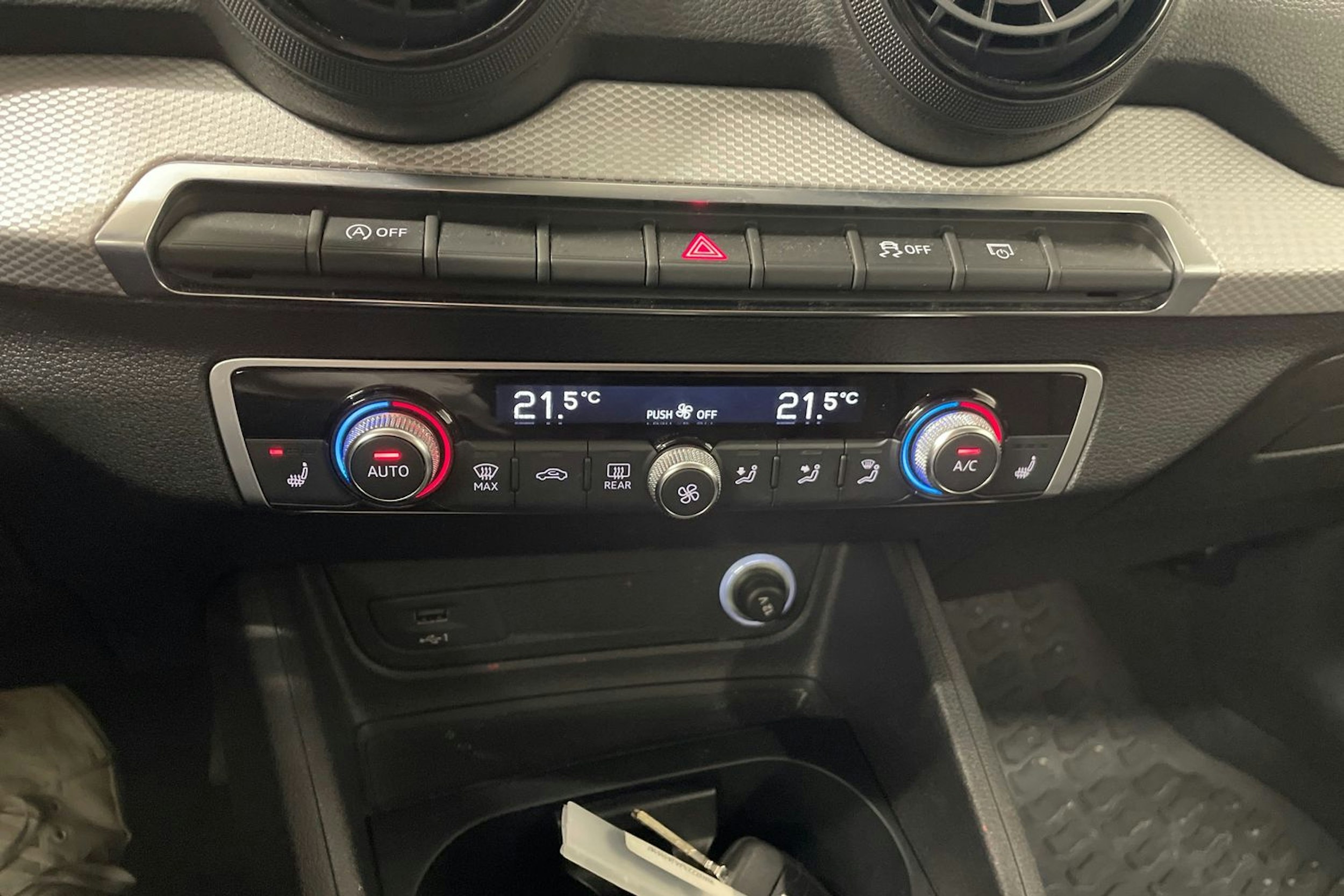 valkoinen Audi Q2 2018 kuva 20.