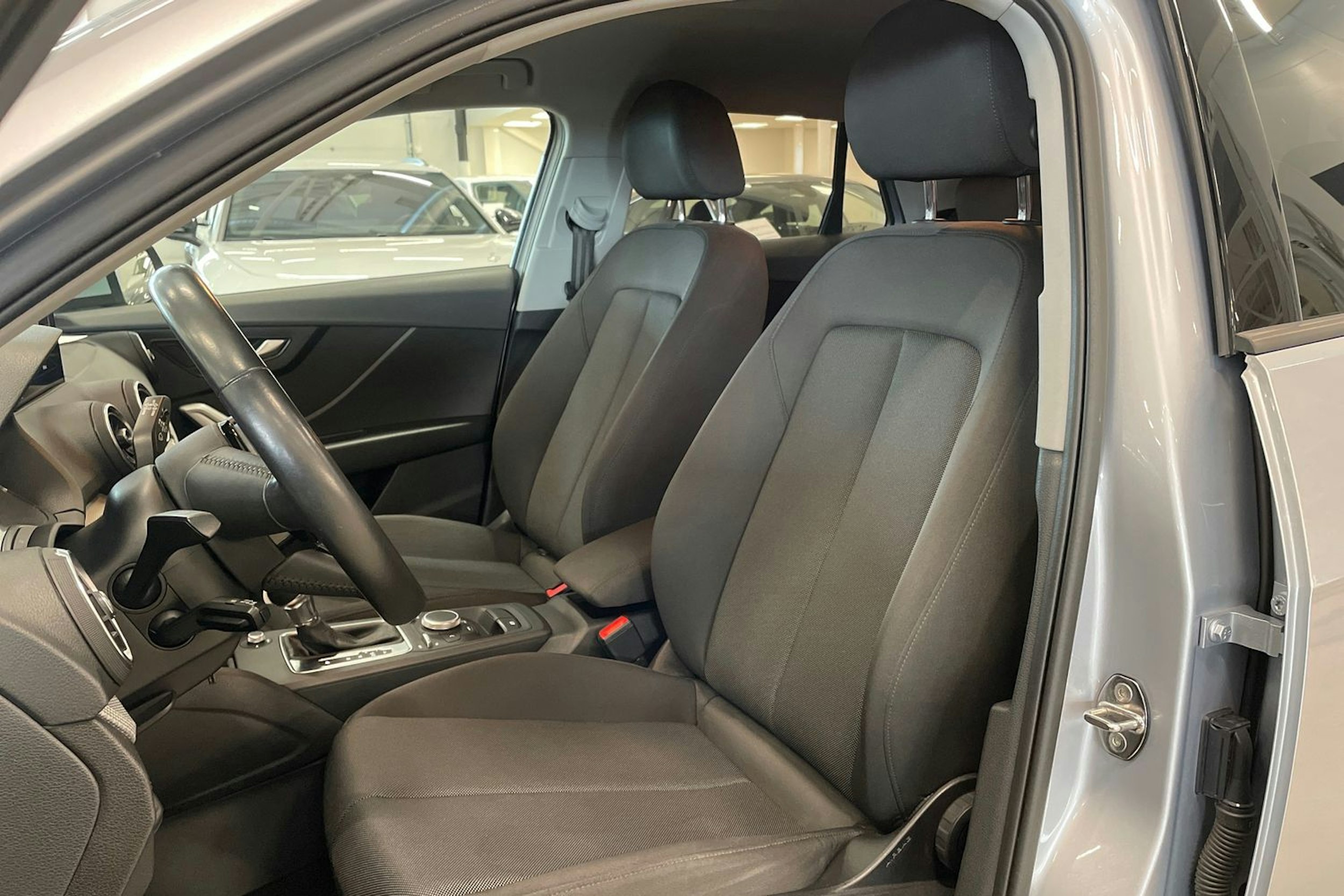 hopea Audi Q2 2019 kuva 14.