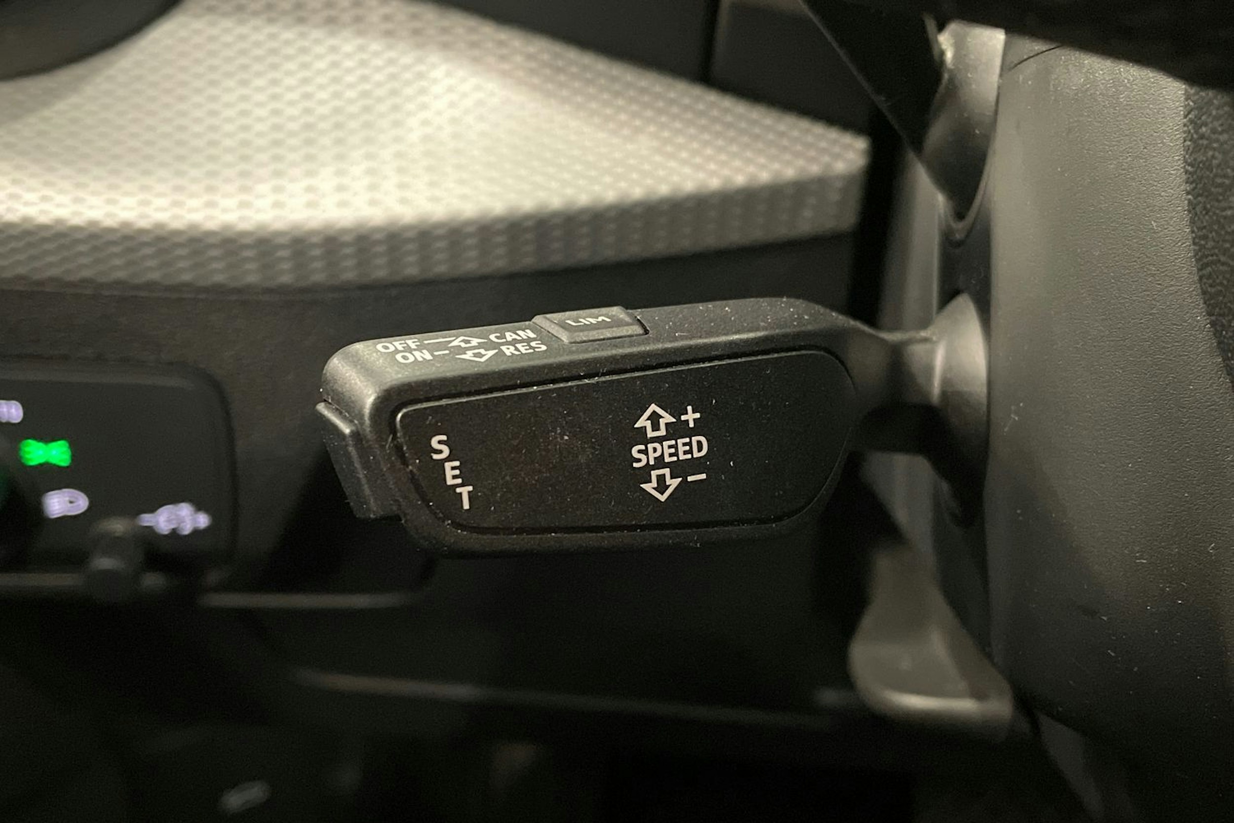 hopea Audi Q2 2019 kuva 18.