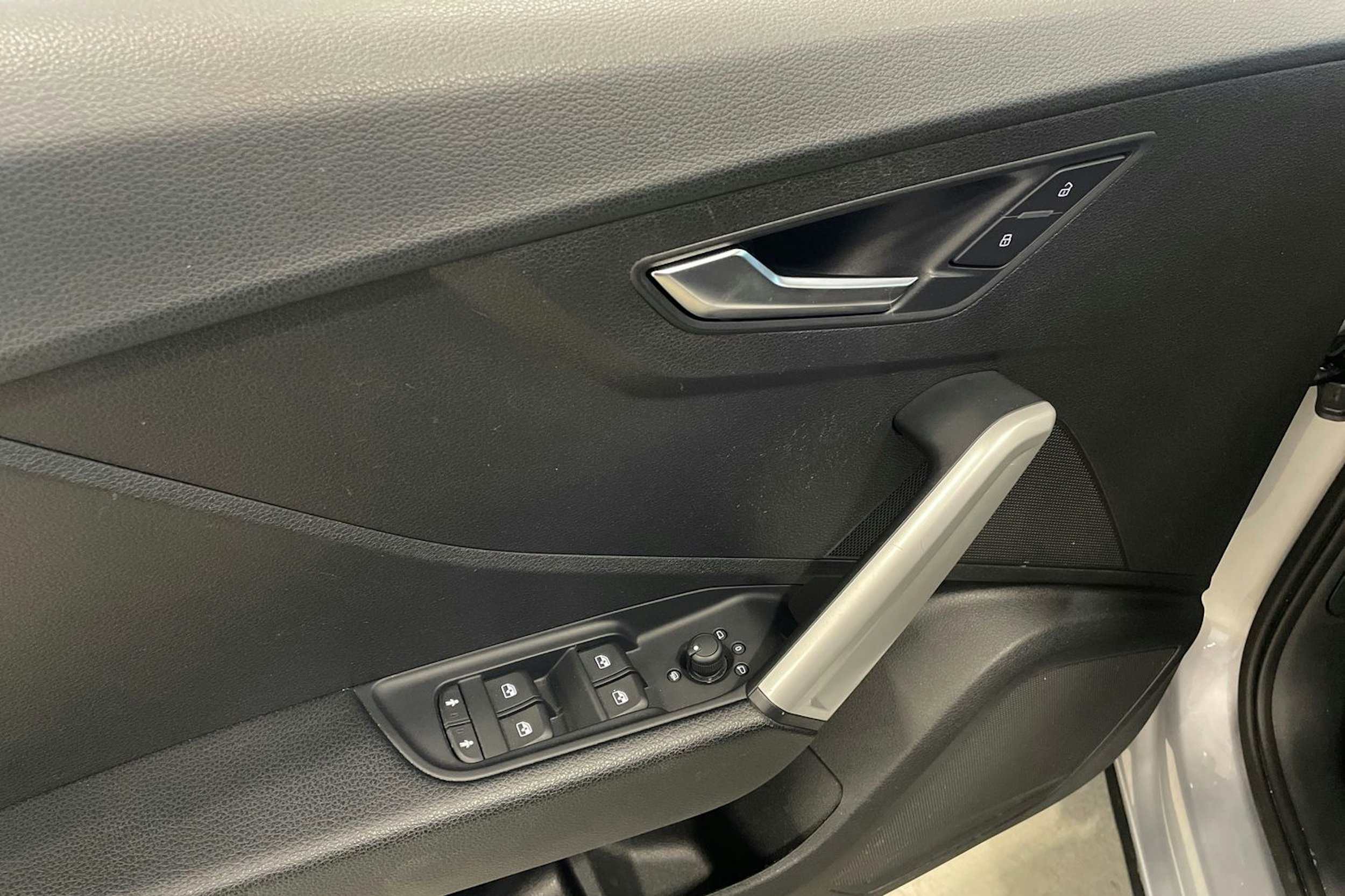 hopea Audi Q2 2019 kuva 20.