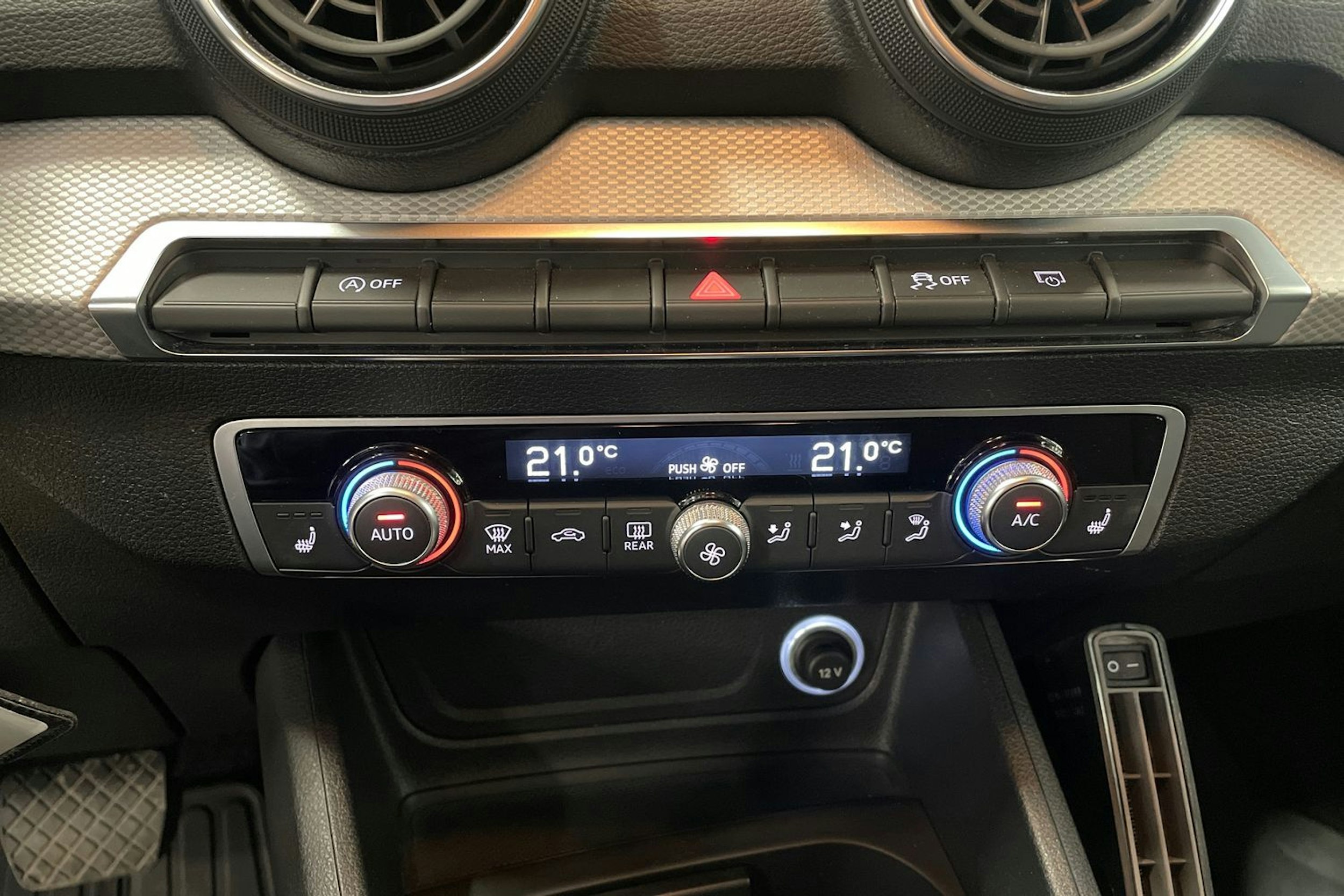 hopea Audi Q2 2019 kuva 22.