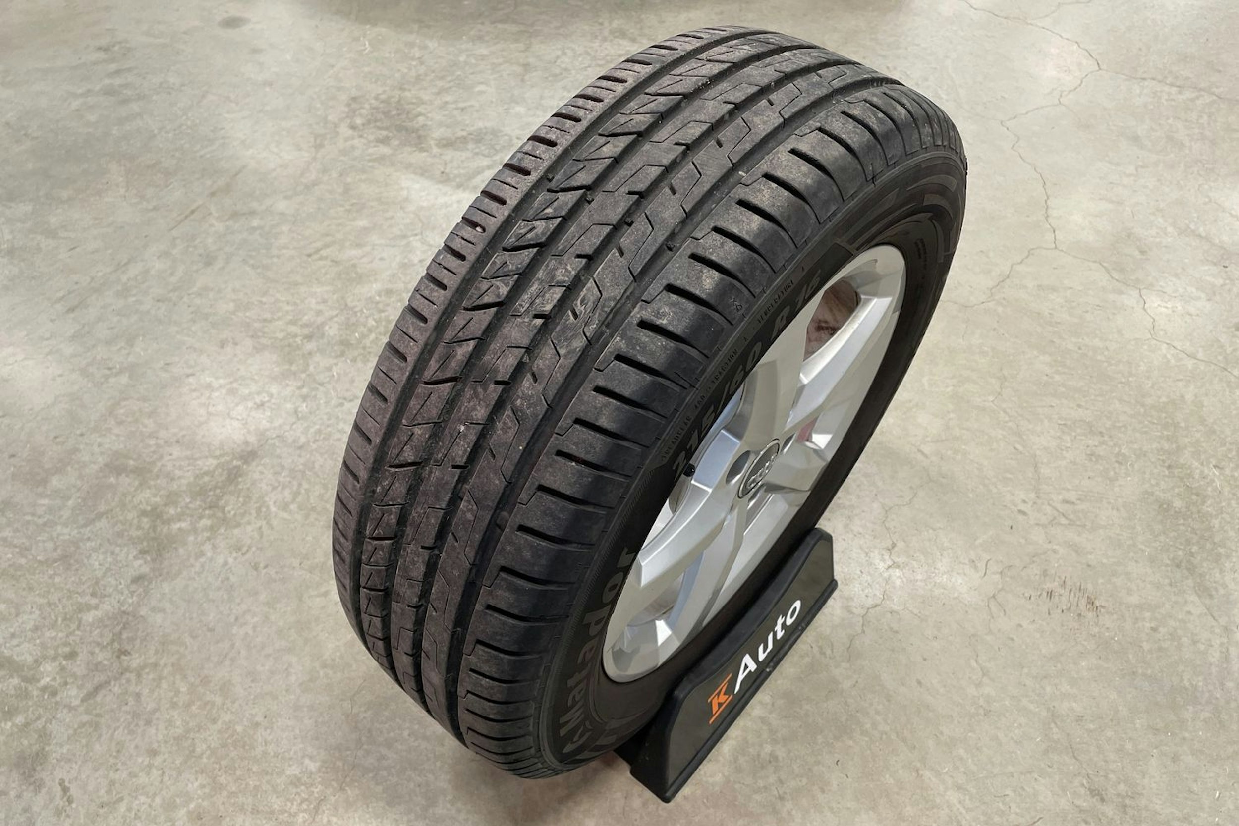 hopea Audi Q2 2019 kuva 32.