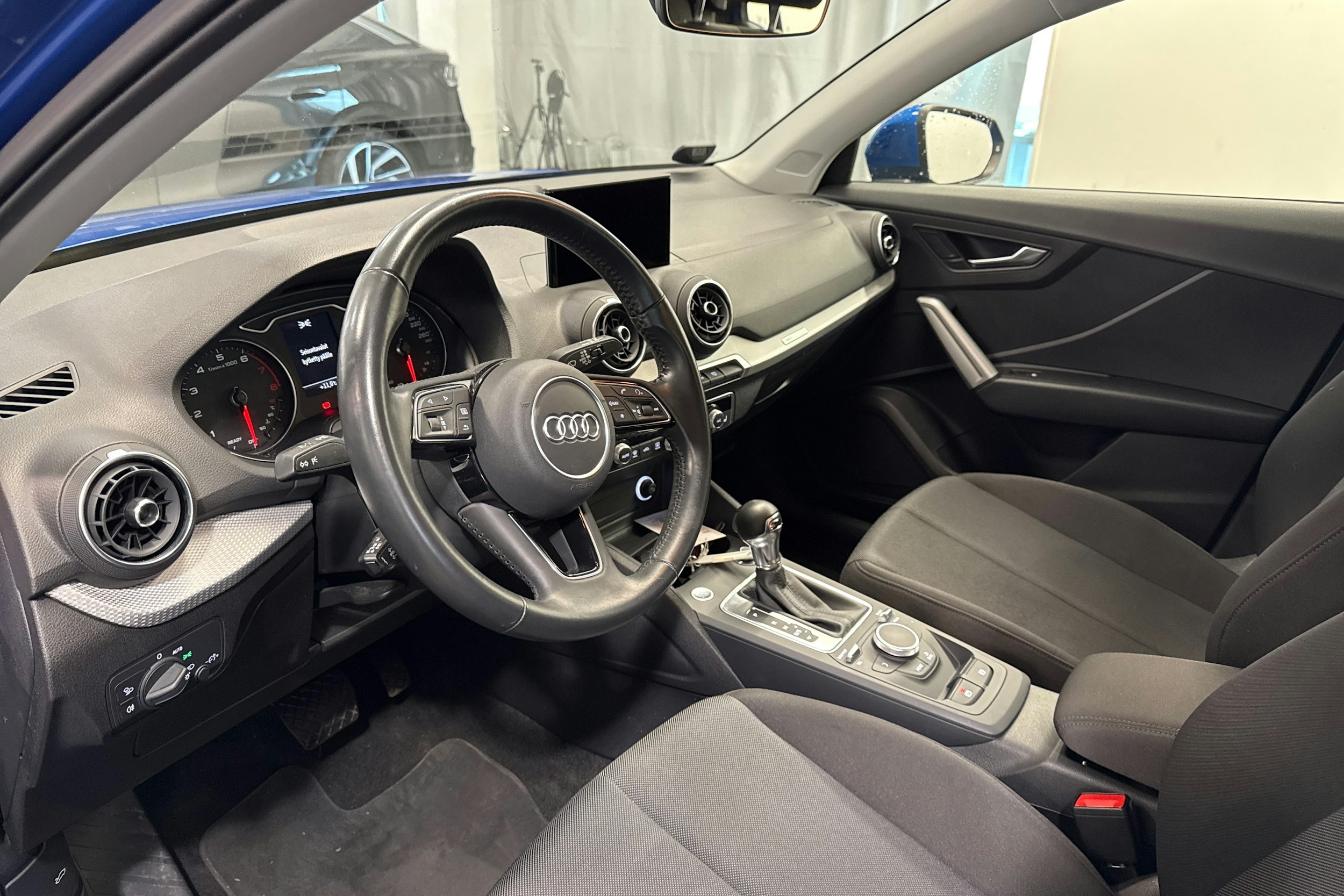 sininen Audi Q2 2019 kuva 6.