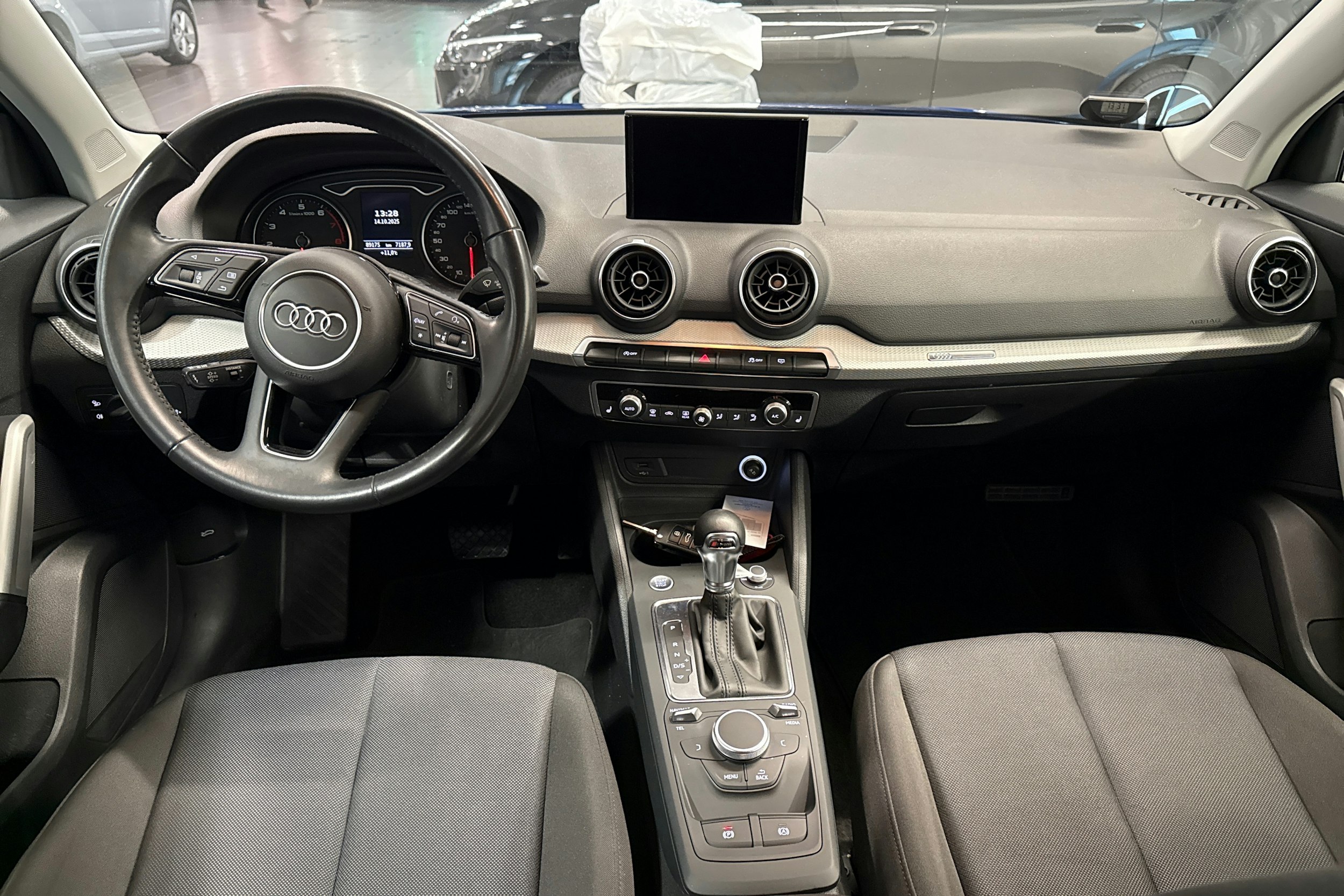 sininen Audi Q2 2019 kuva 7.