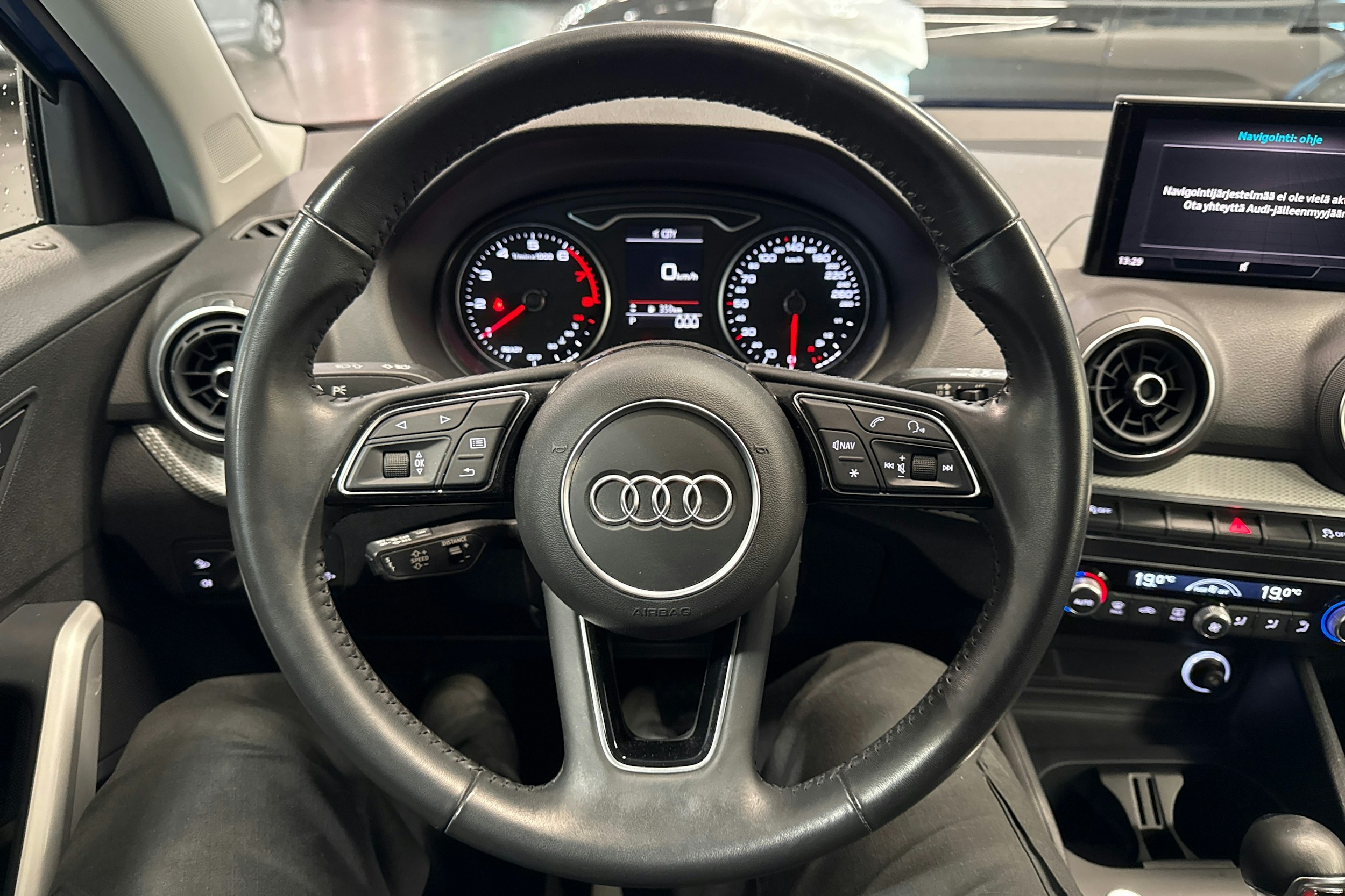 sininen Audi Q2 2019 kuva 12.