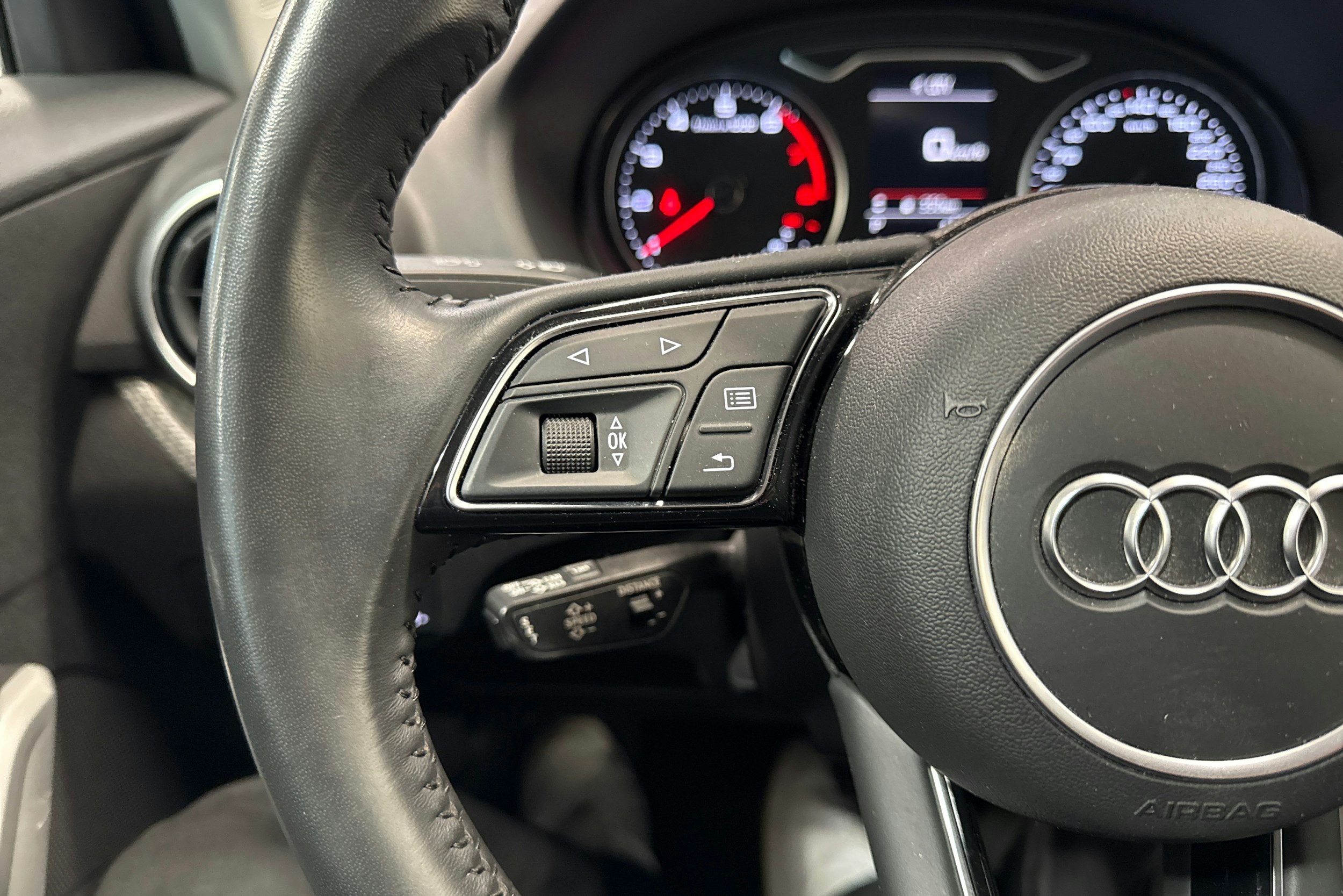 sininen Audi Q2 2019 kuva 13.
