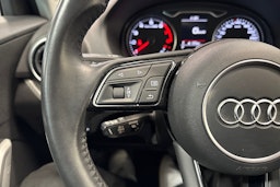 sininen Audi Q2 2019 kuva 13.