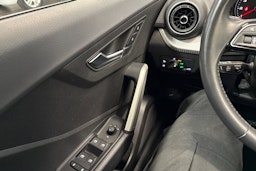 sininen Audi Q2 2019 kuva 15.