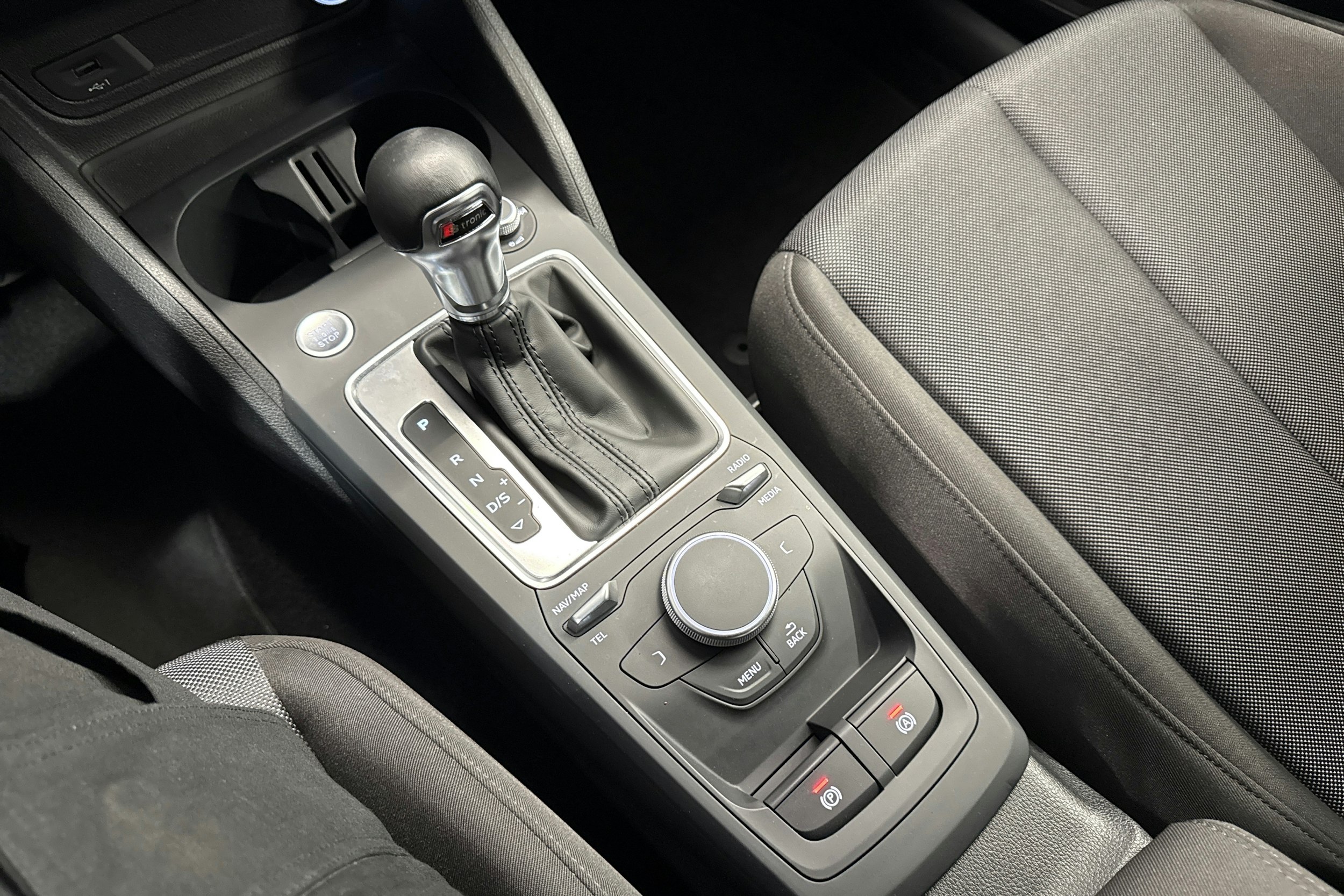 sininen Audi Q2 2019 kuva 16.