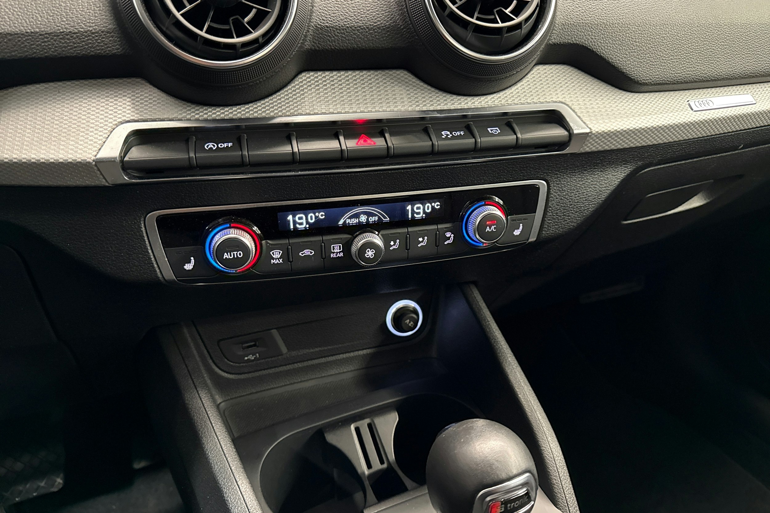 sininen Audi Q2 2019 kuva 17.