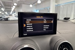 sininen Audi Q2 2019 kuva 18.