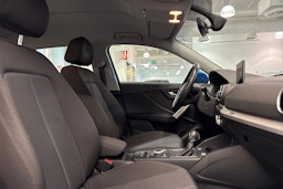 sininen Audi Q2 2019 kuva 19.