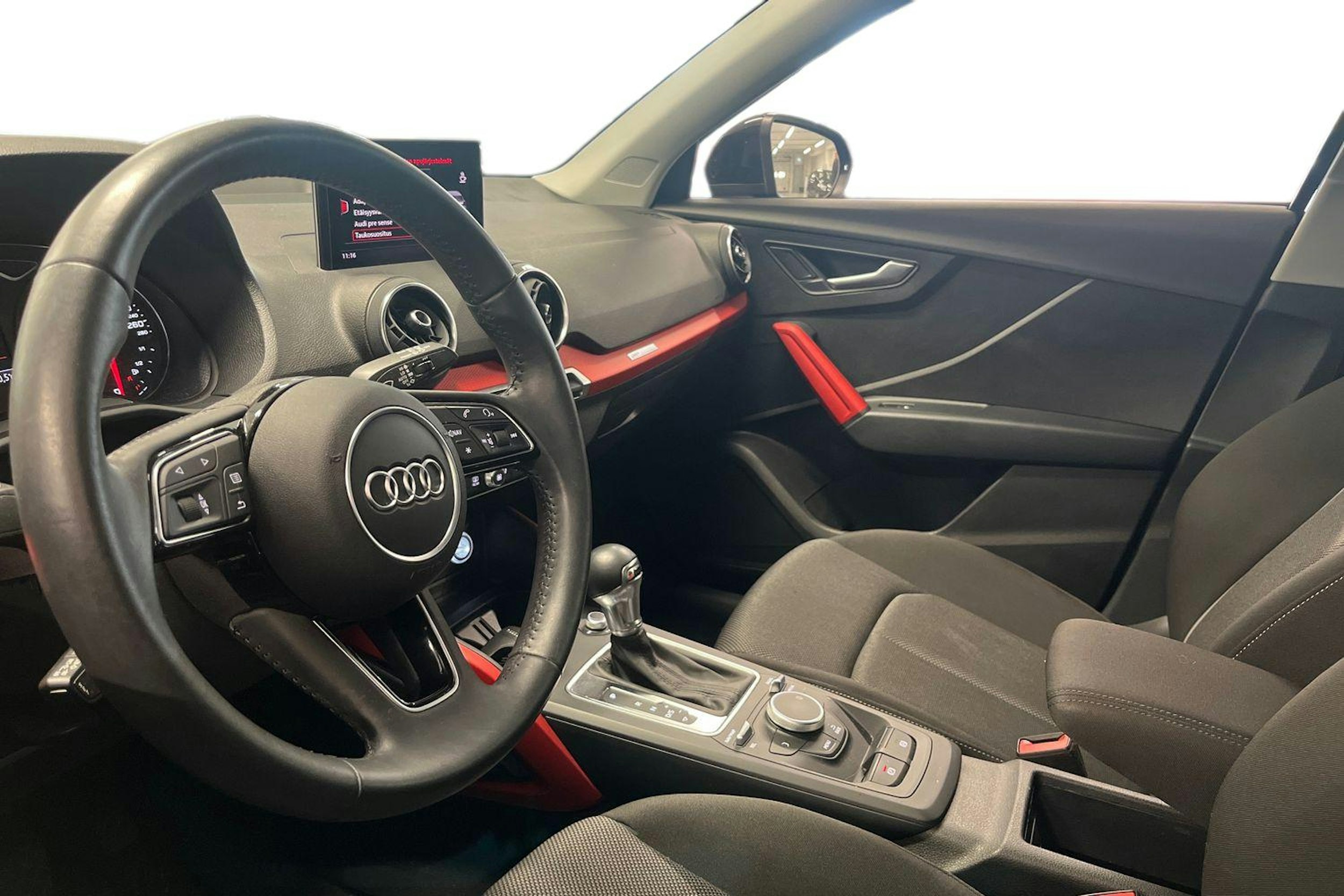 musta Audi Q2 2019 kuva 3.