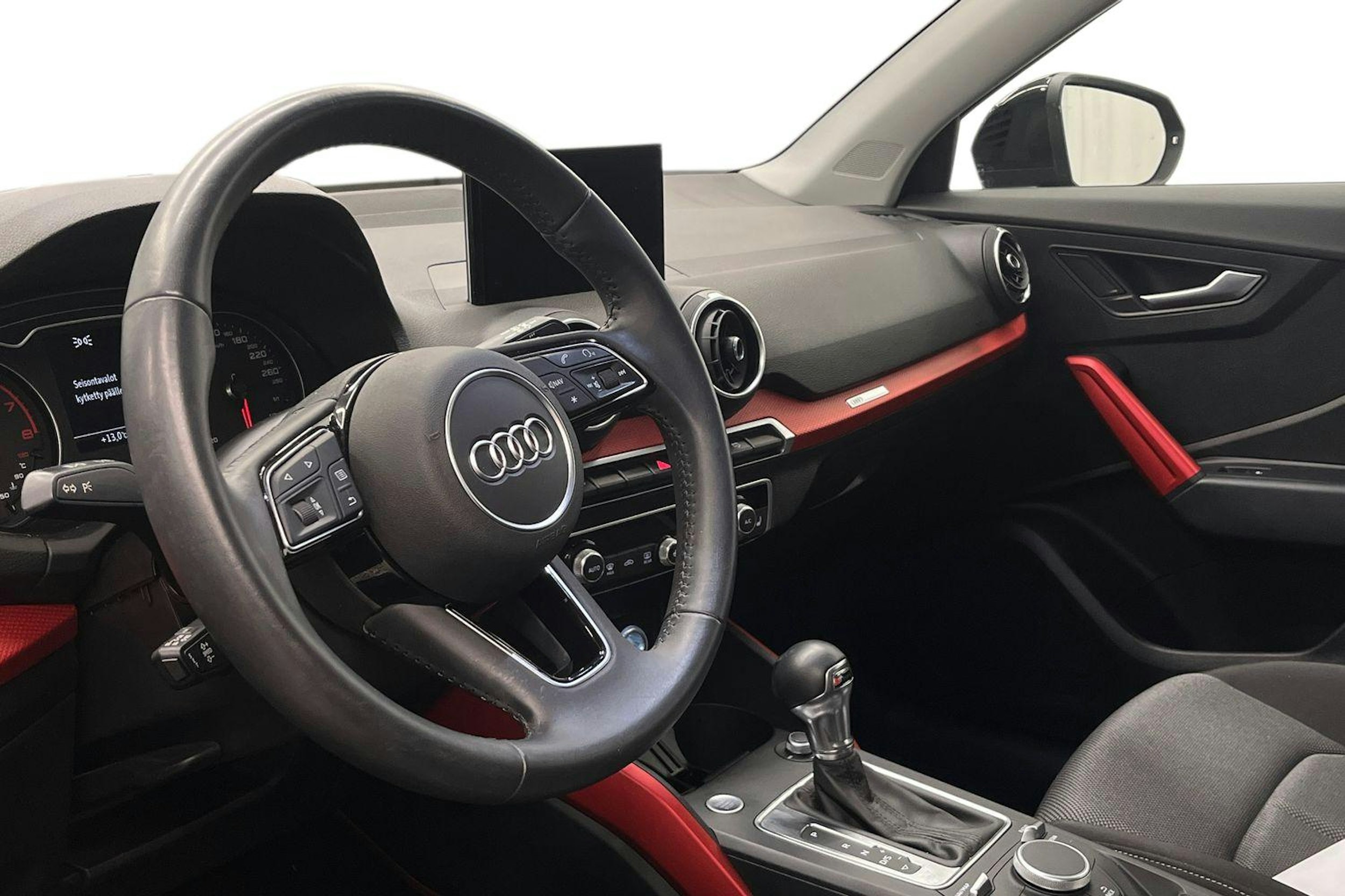 musta Audi Q2 2019 kuva 7.