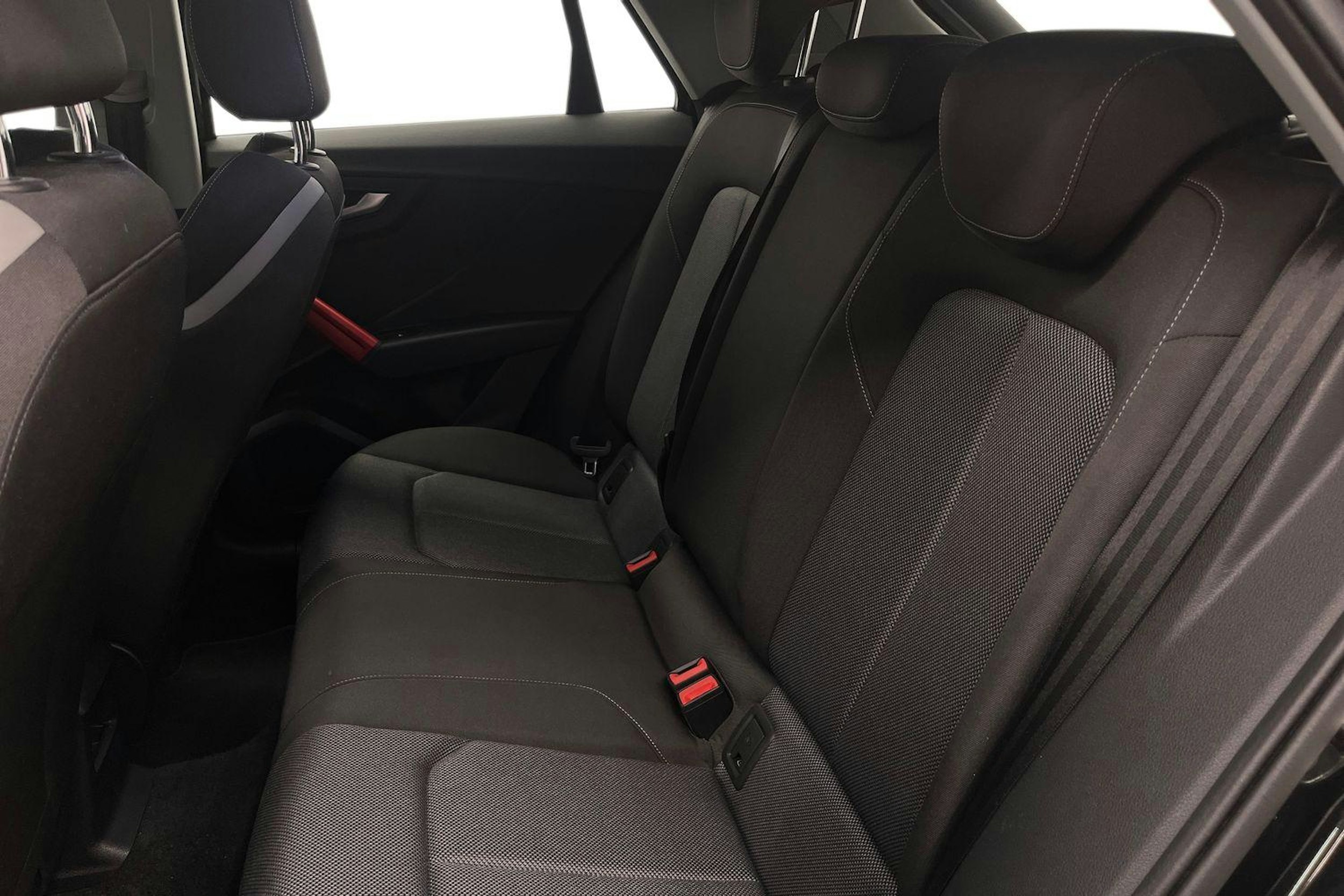 musta Audi Q2 2019 kuva 10.