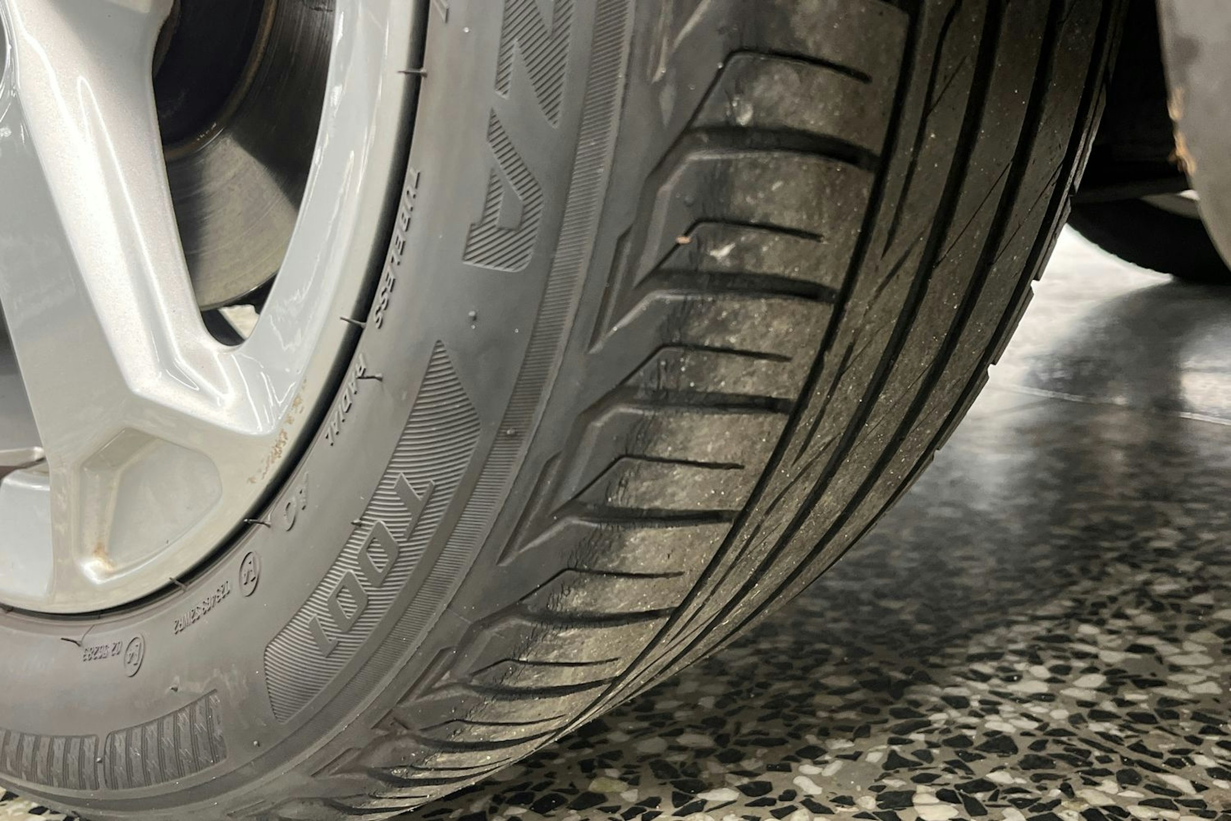 musta Audi Q2 2019 kuva 13.