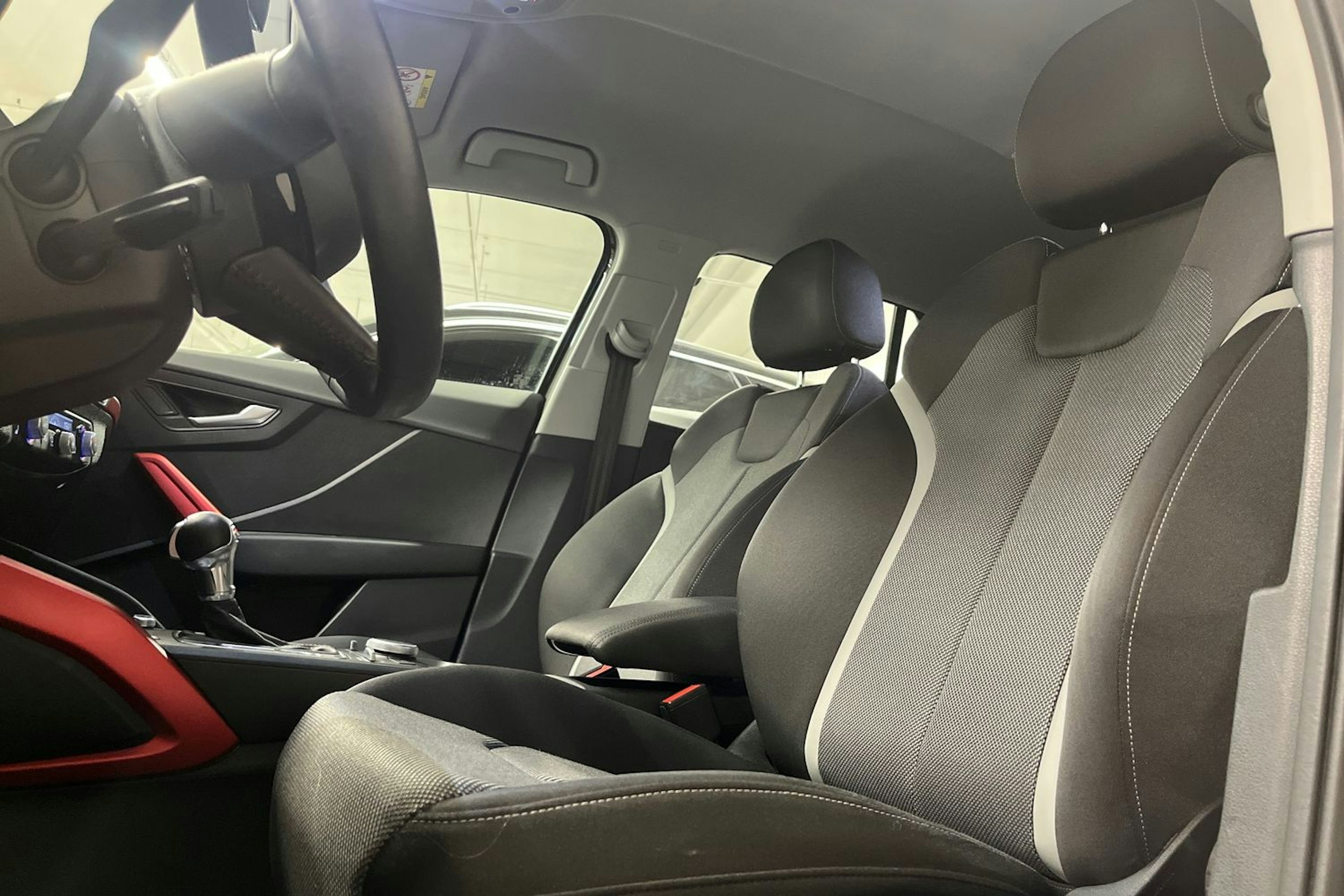 musta Audi Q2 2019 kuva 14.