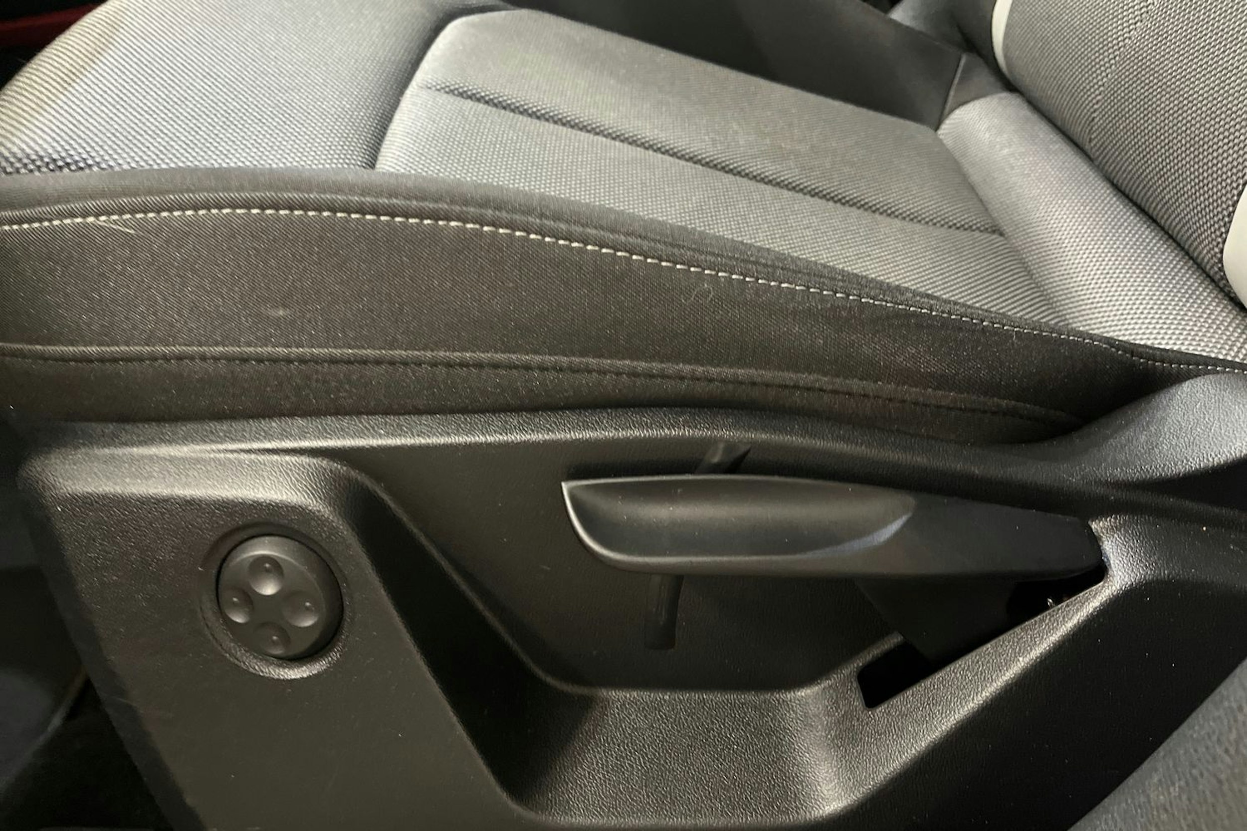musta Audi Q2 2019 kuva 15.