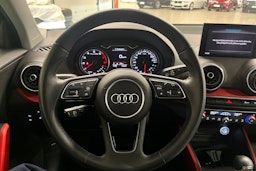 musta Audi Q2 2019 kuva 16.