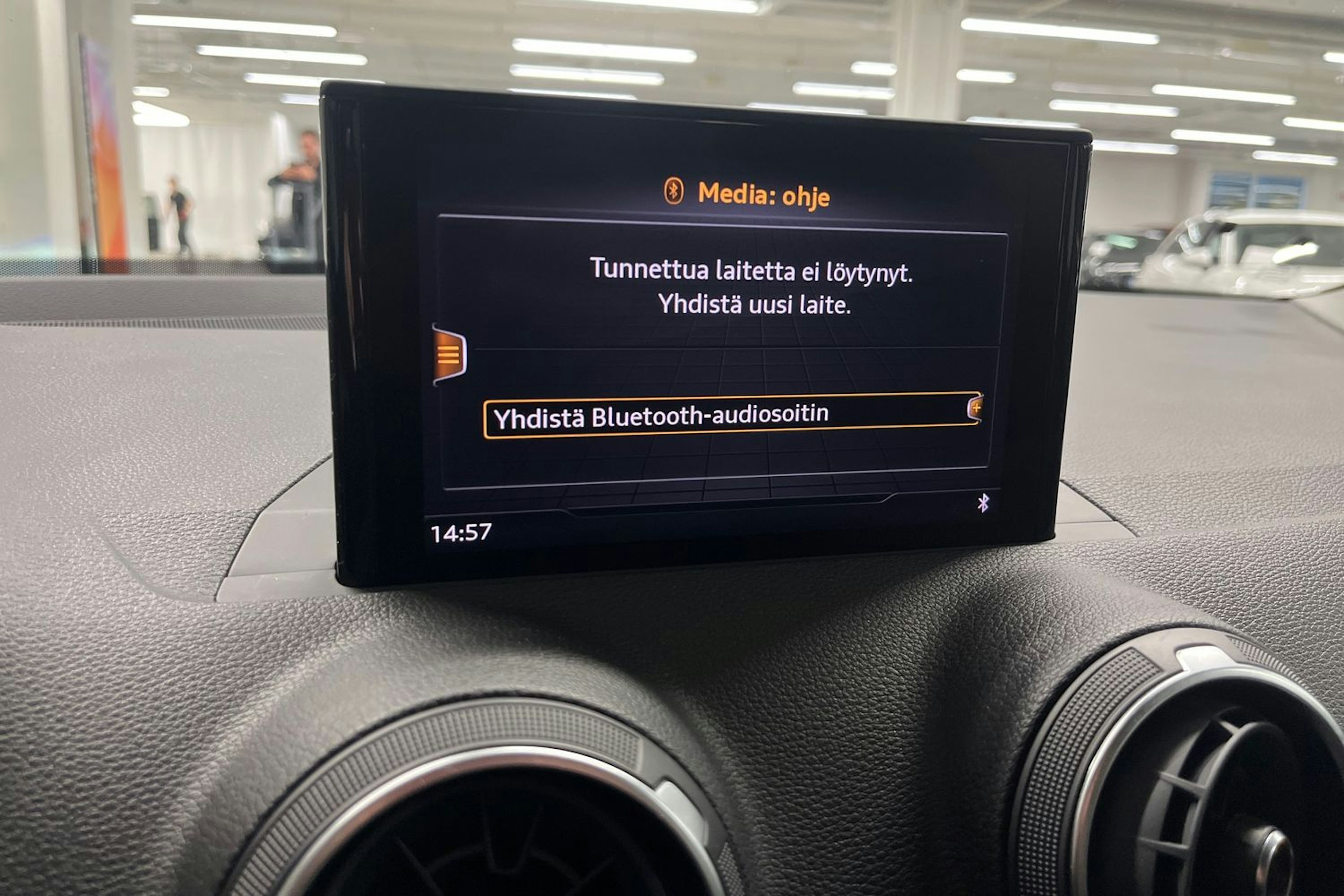 musta Audi Q2 2019 kuva 21.