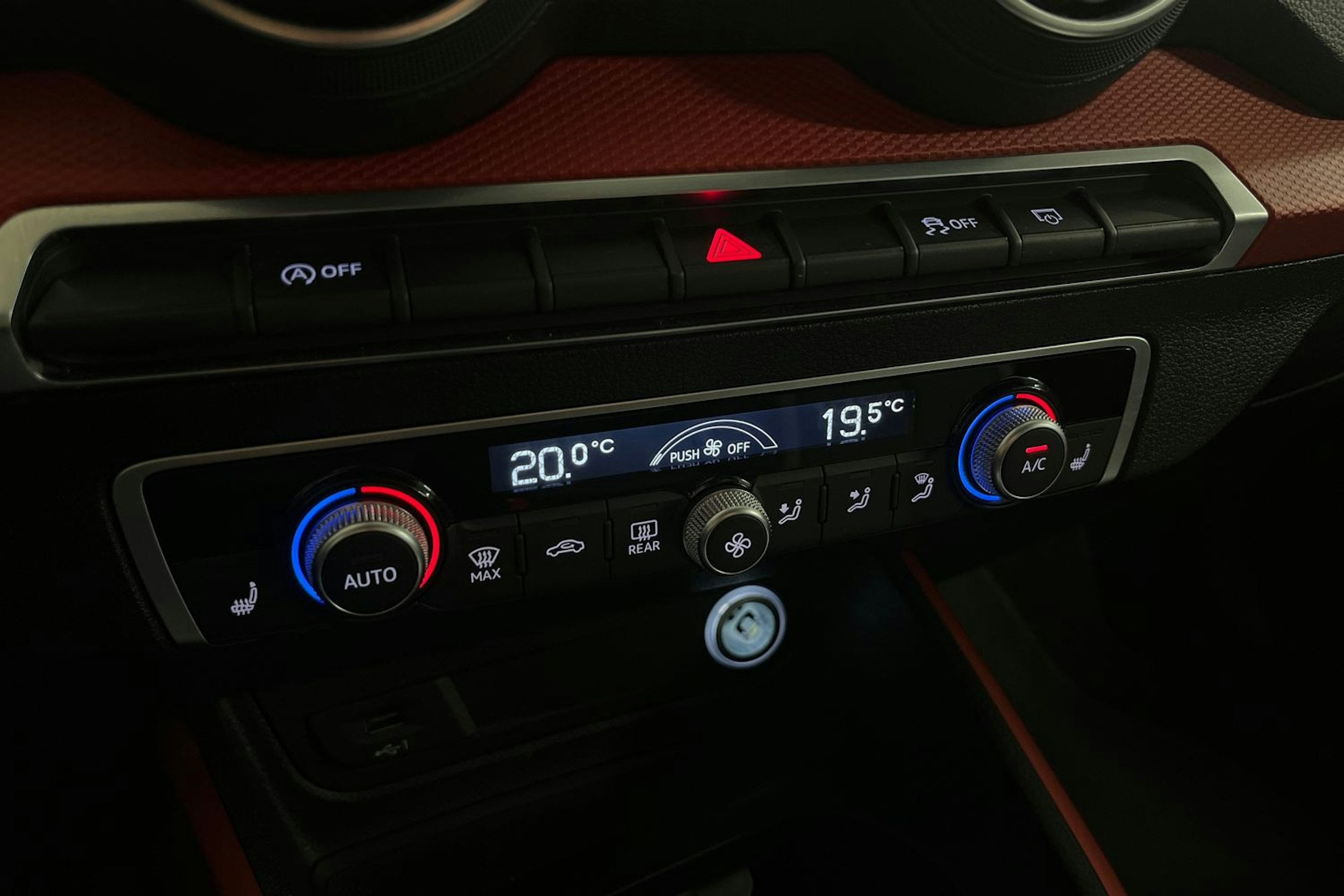 musta Audi Q2 2019 kuva 23.
