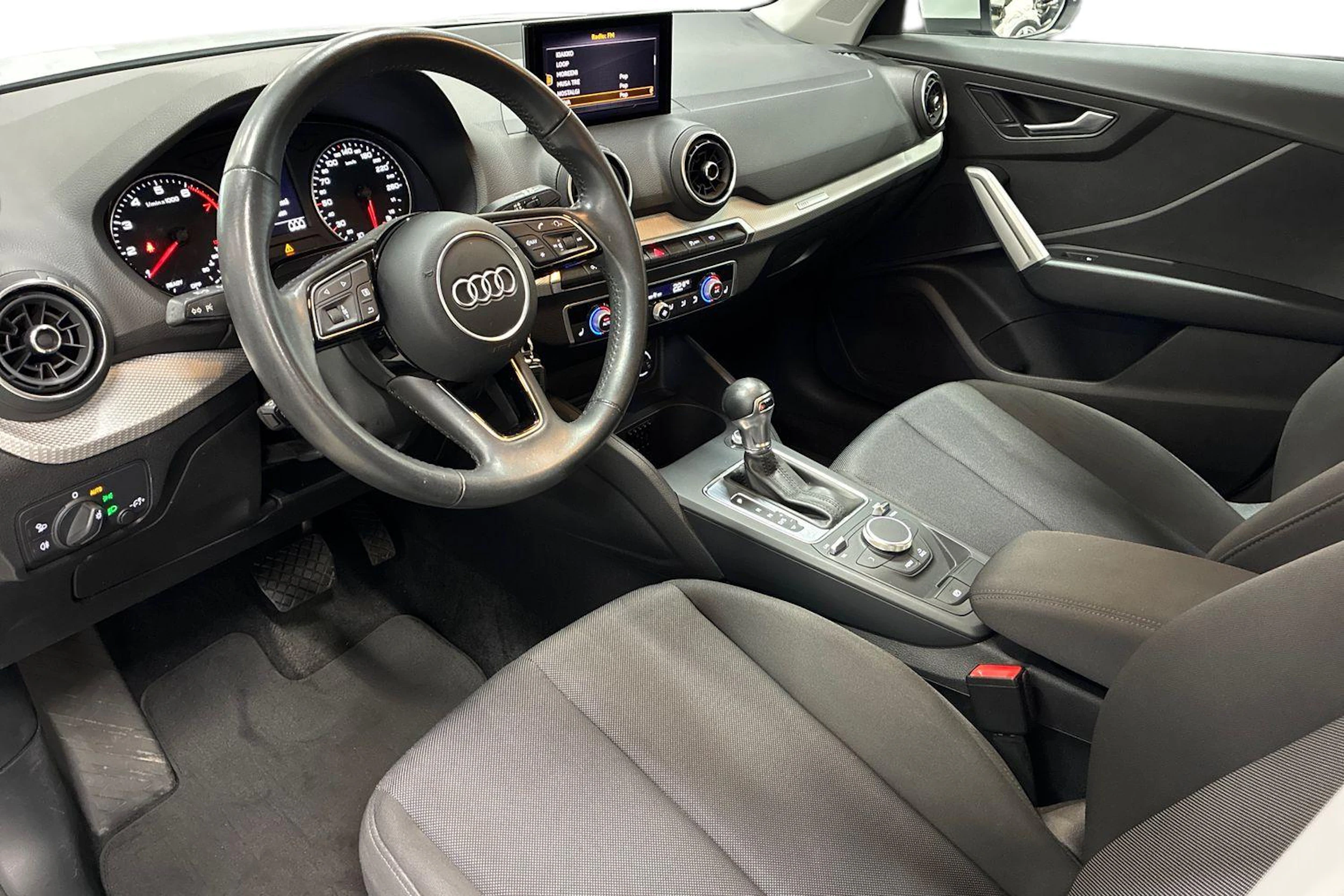 valkoinen Audi Q2 2019 kuva 6.