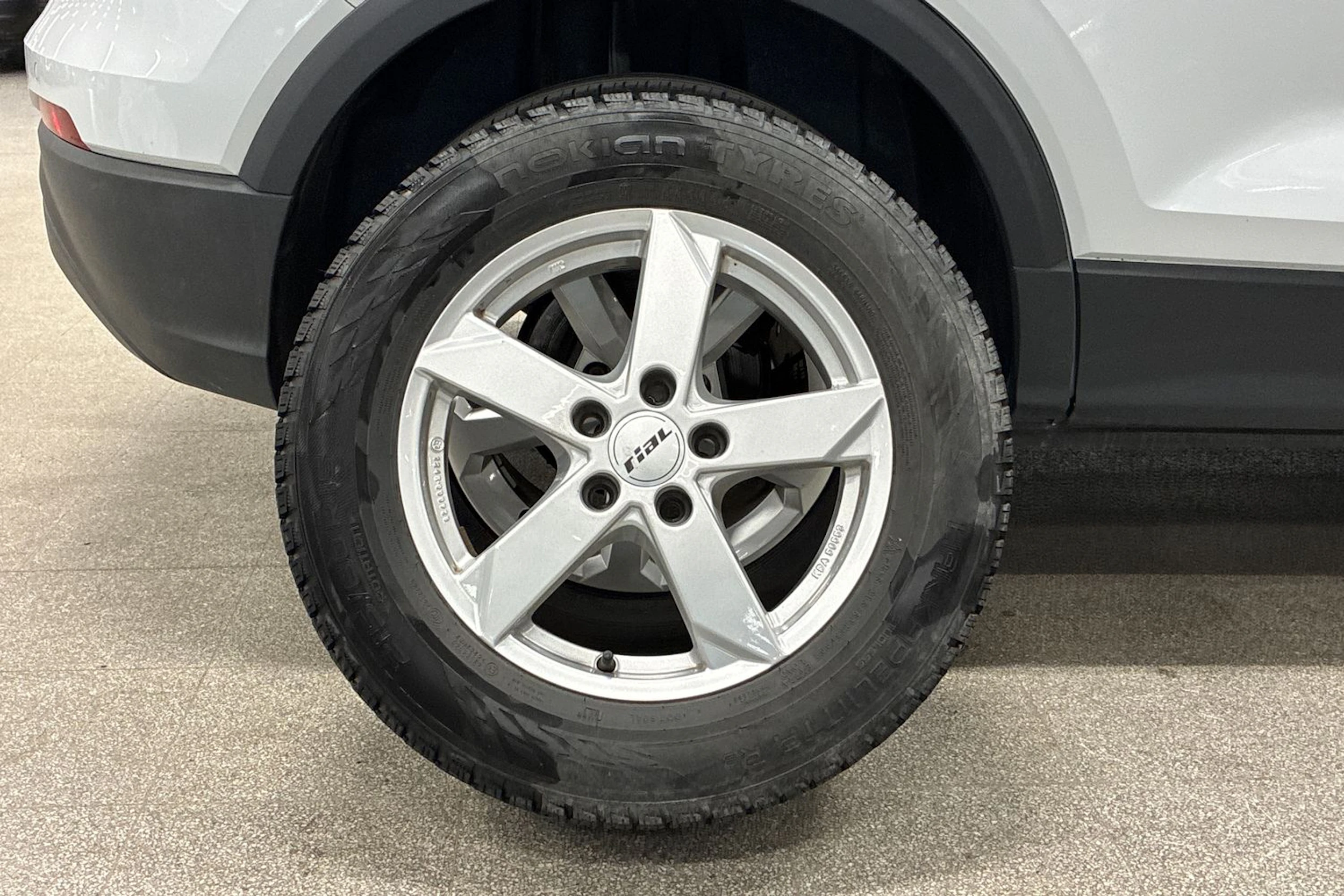 valkoinen Audi Q2 2019 kuva 10.