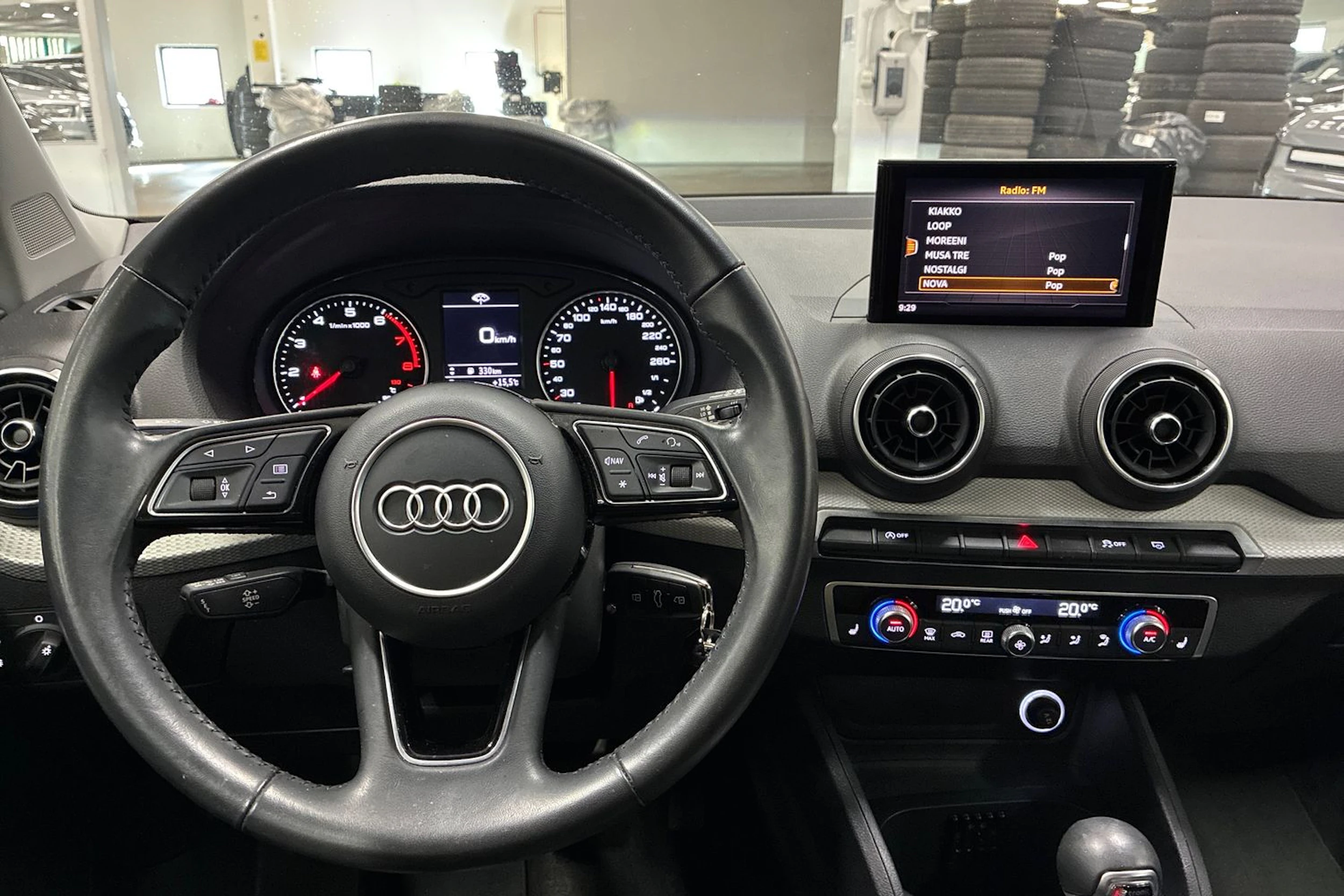 valkoinen Audi Q2 2019 kuva 11.
