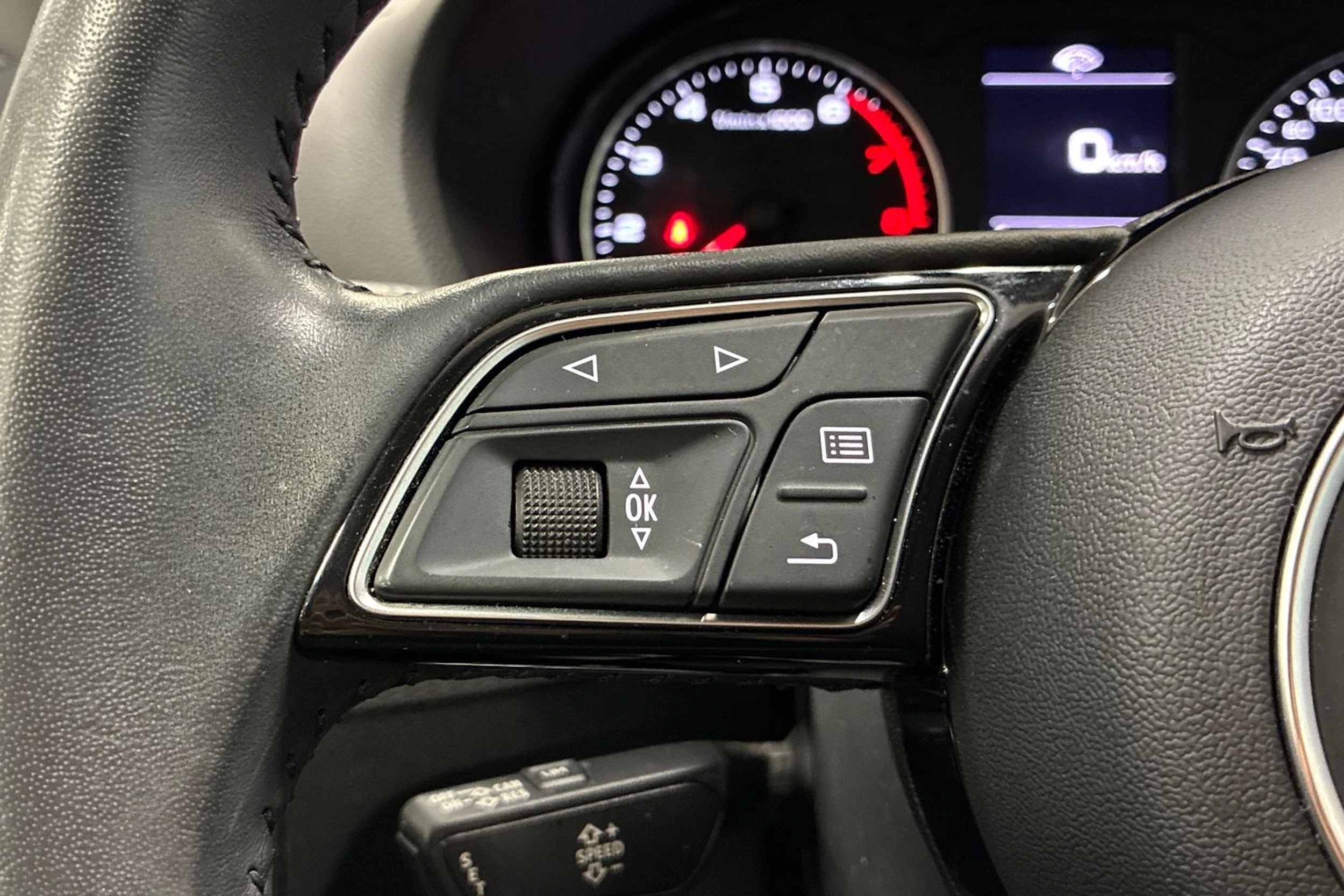 valkoinen Audi Q2 2019 kuva 13.