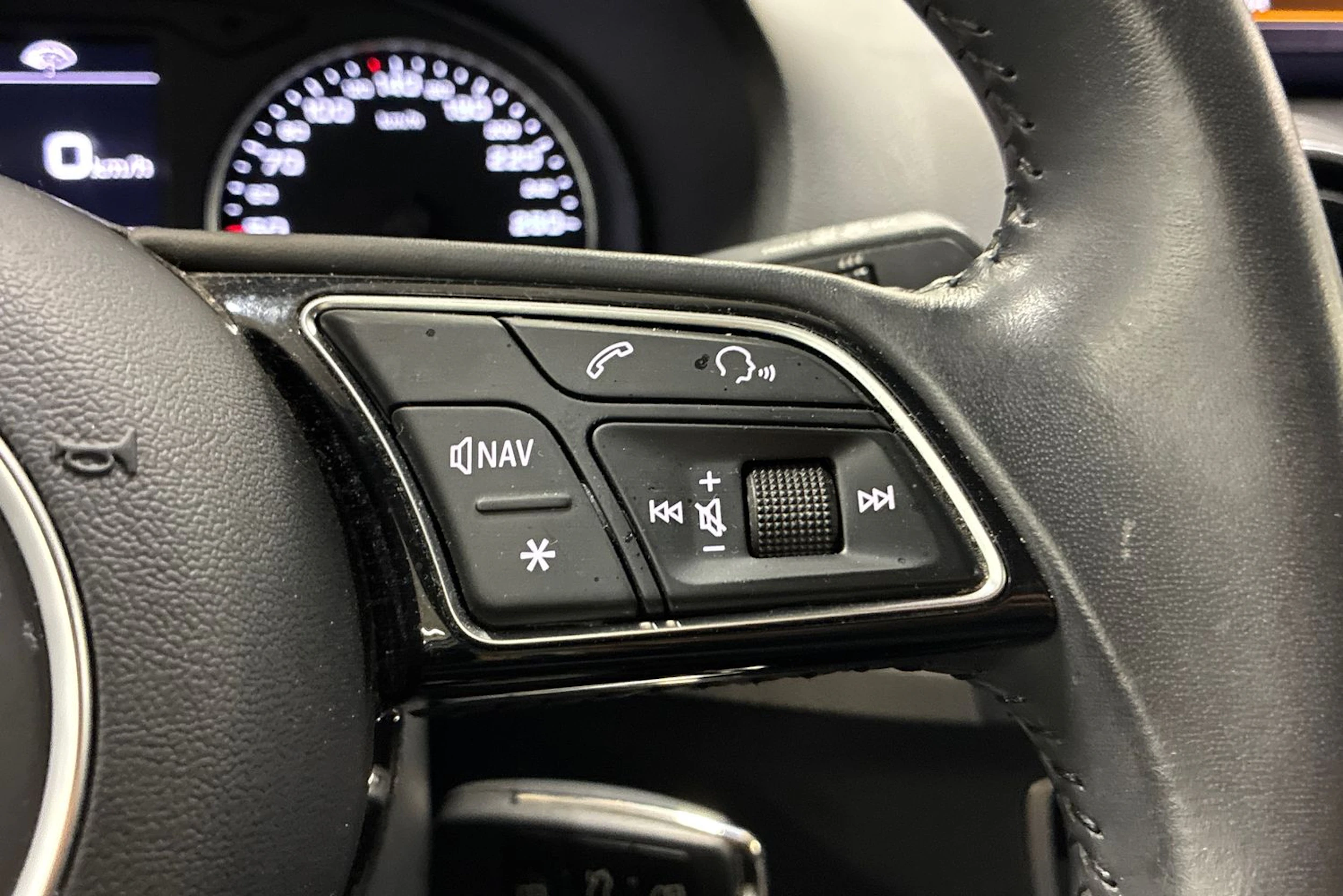 valkoinen Audi Q2 2019 kuva 14.