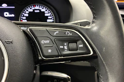 valkoinen Audi Q2 2019 kuva 14.