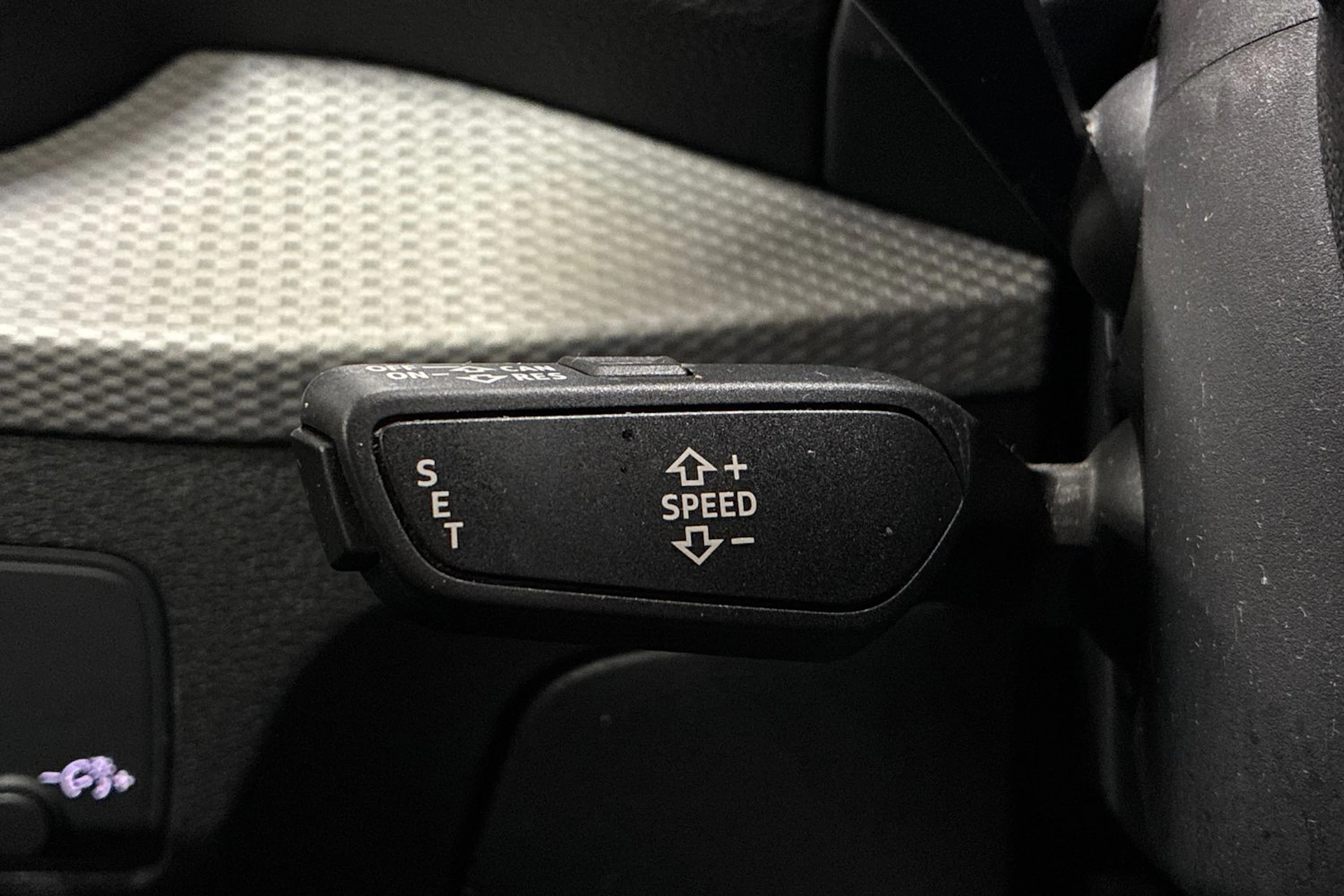 valkoinen Audi Q2 2019 kuva 15.