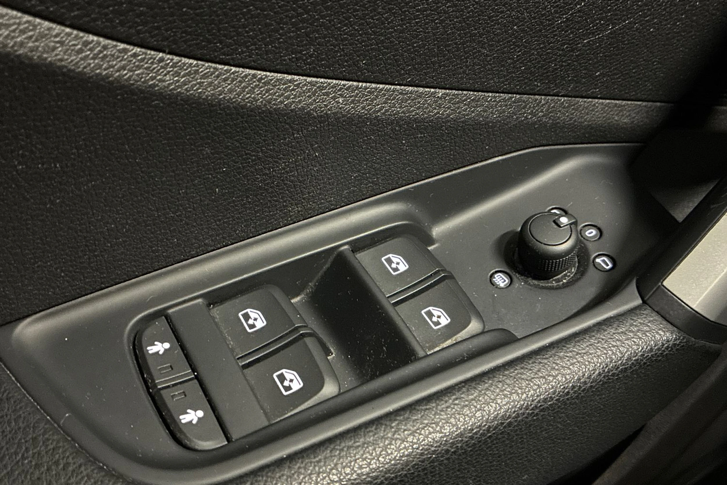 valkoinen Audi Q2 2019 kuva 17.