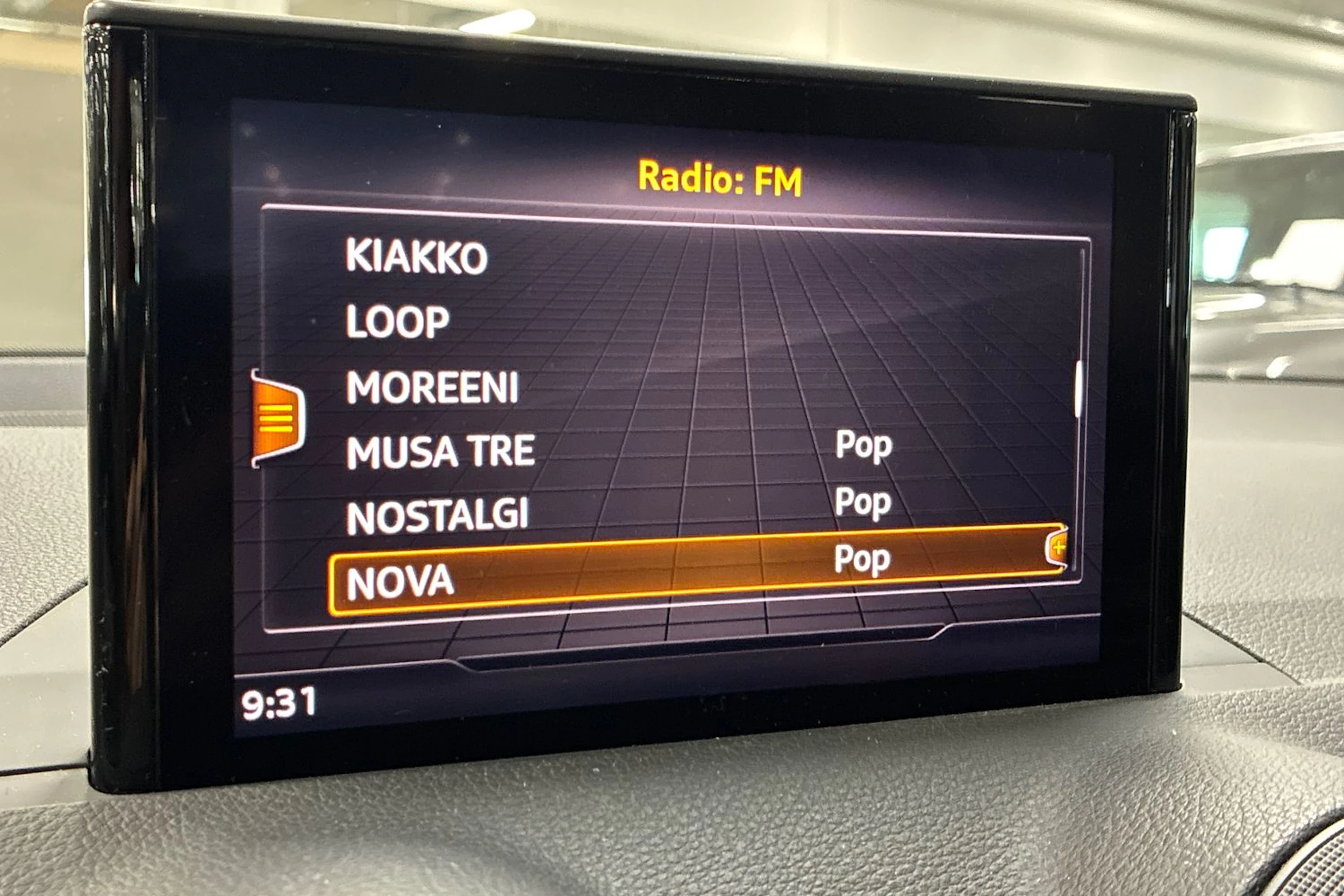 valkoinen Audi Q2 2019 kuva 21.