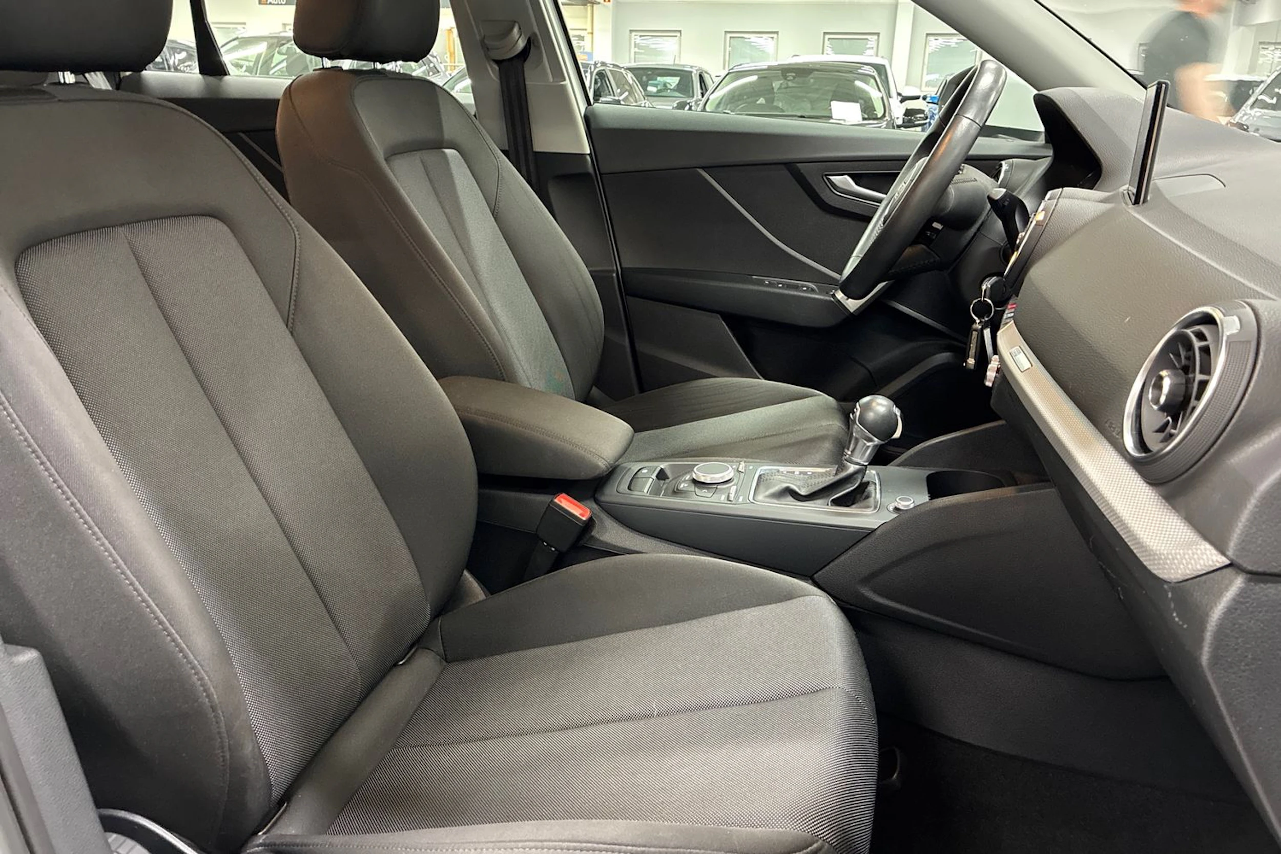 valkoinen Audi Q2 2019 kuva 25.