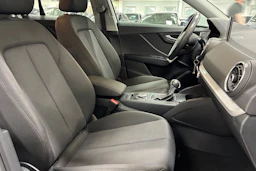 valkoinen Audi Q2 2019 kuva 25.