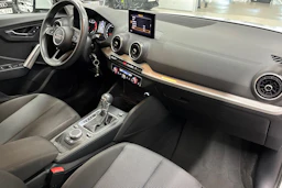 valkoinen Audi Q2 2019 kuva 26.