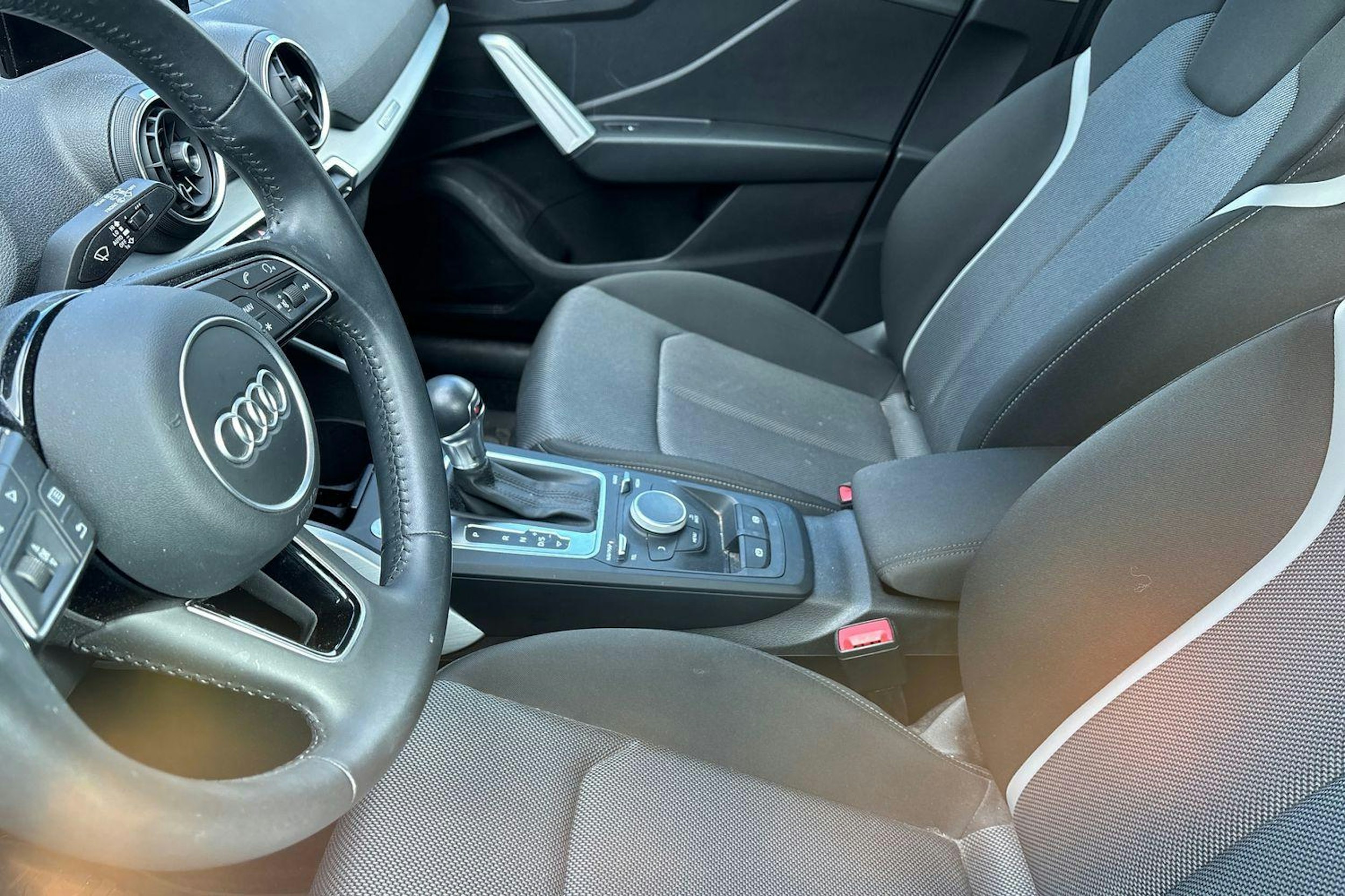 hopea Audi Q2 2019 kuva 3.