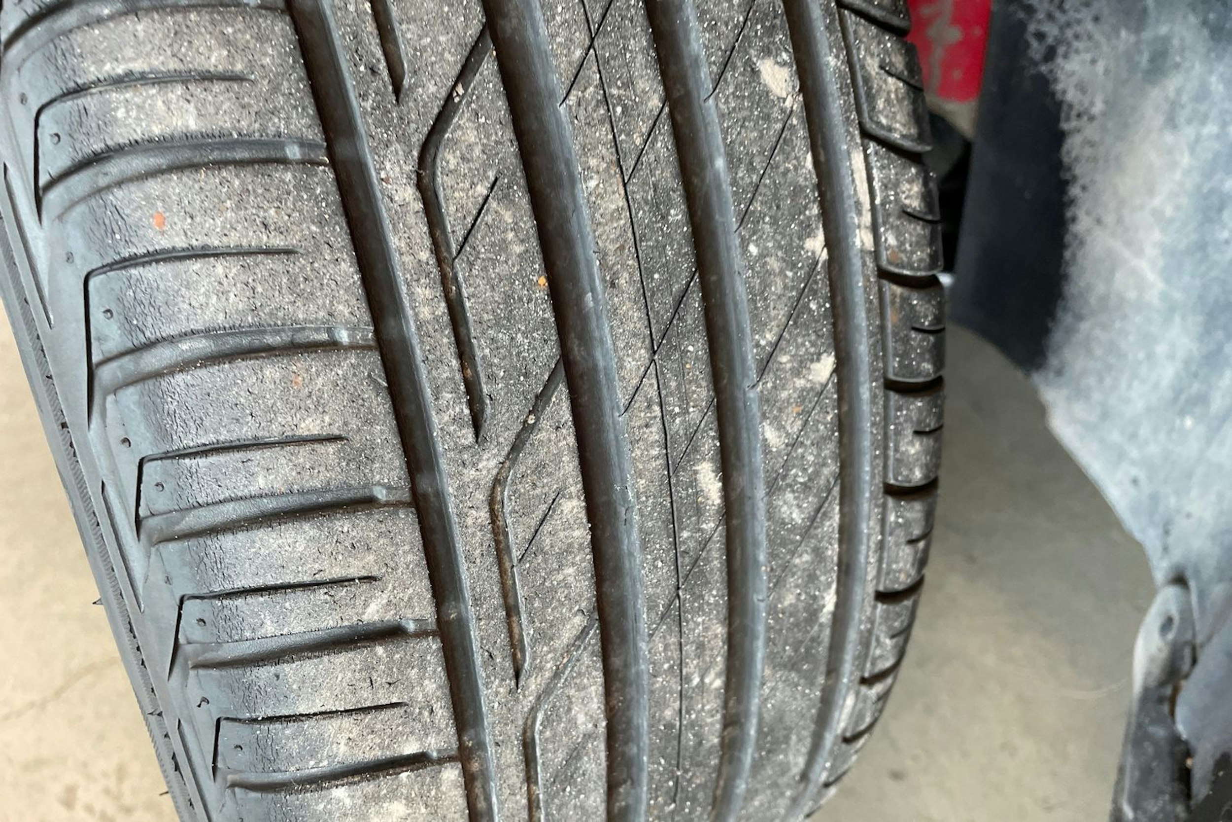 punainen Audi Q2 2019 kuva 13.