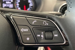 punainen Audi Q2 2019 kuva 16.