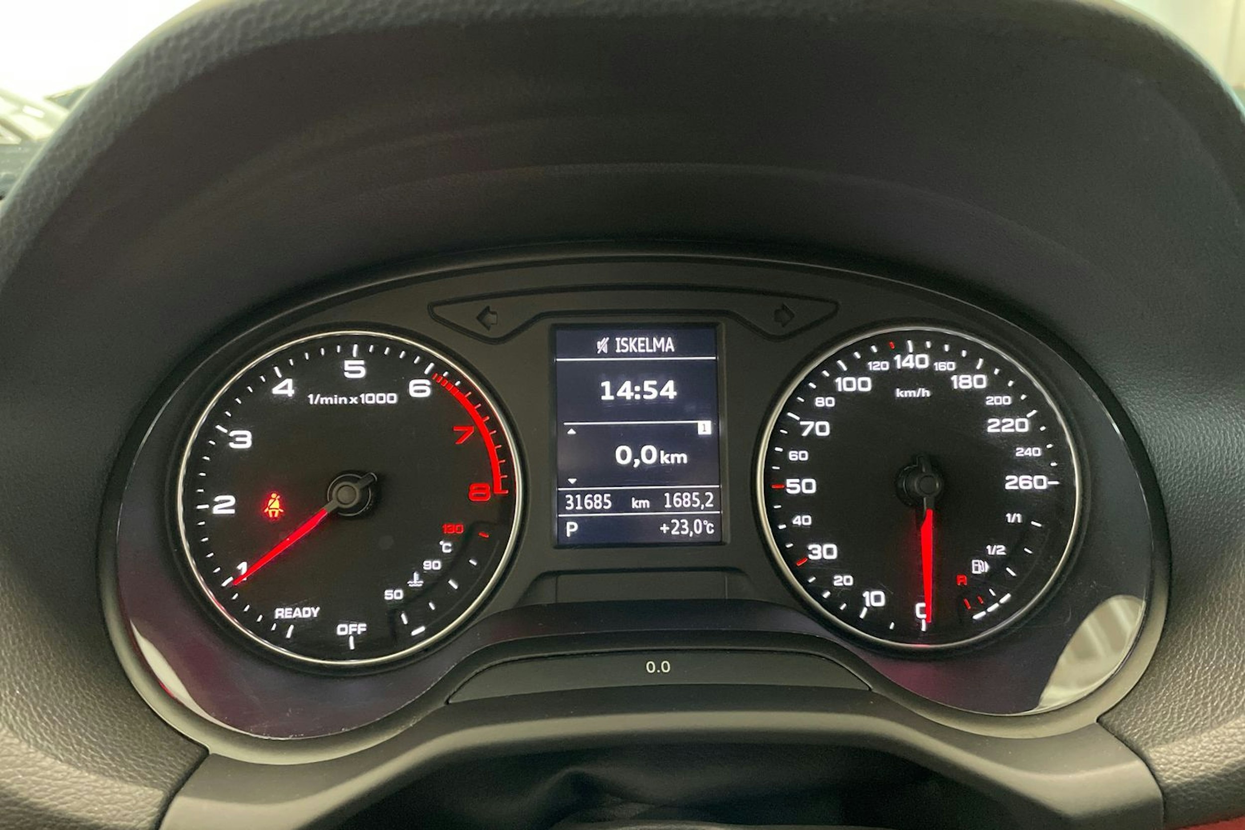 punainen Audi Q2 2019 kuva 19.