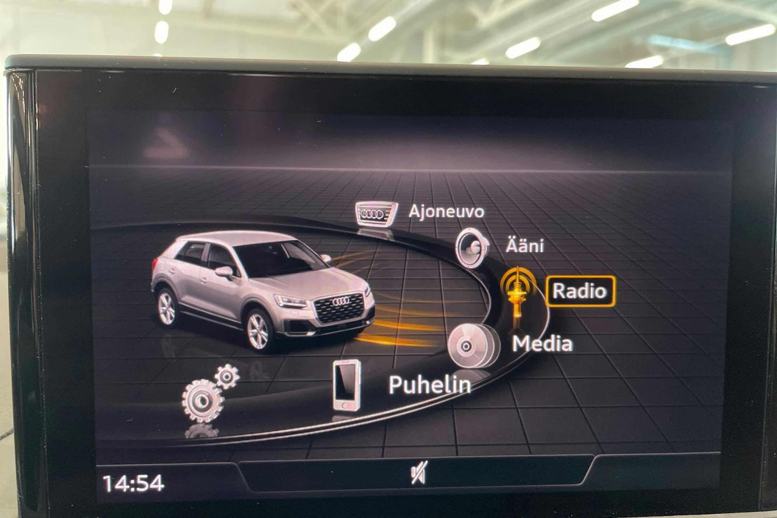 punainen Audi Q2 2019 kuva 21.