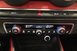 punainen Audi Q2 2019 kuva 26.