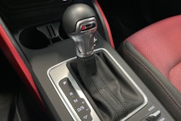 punainen Audi Q2 2019 kuva 27.