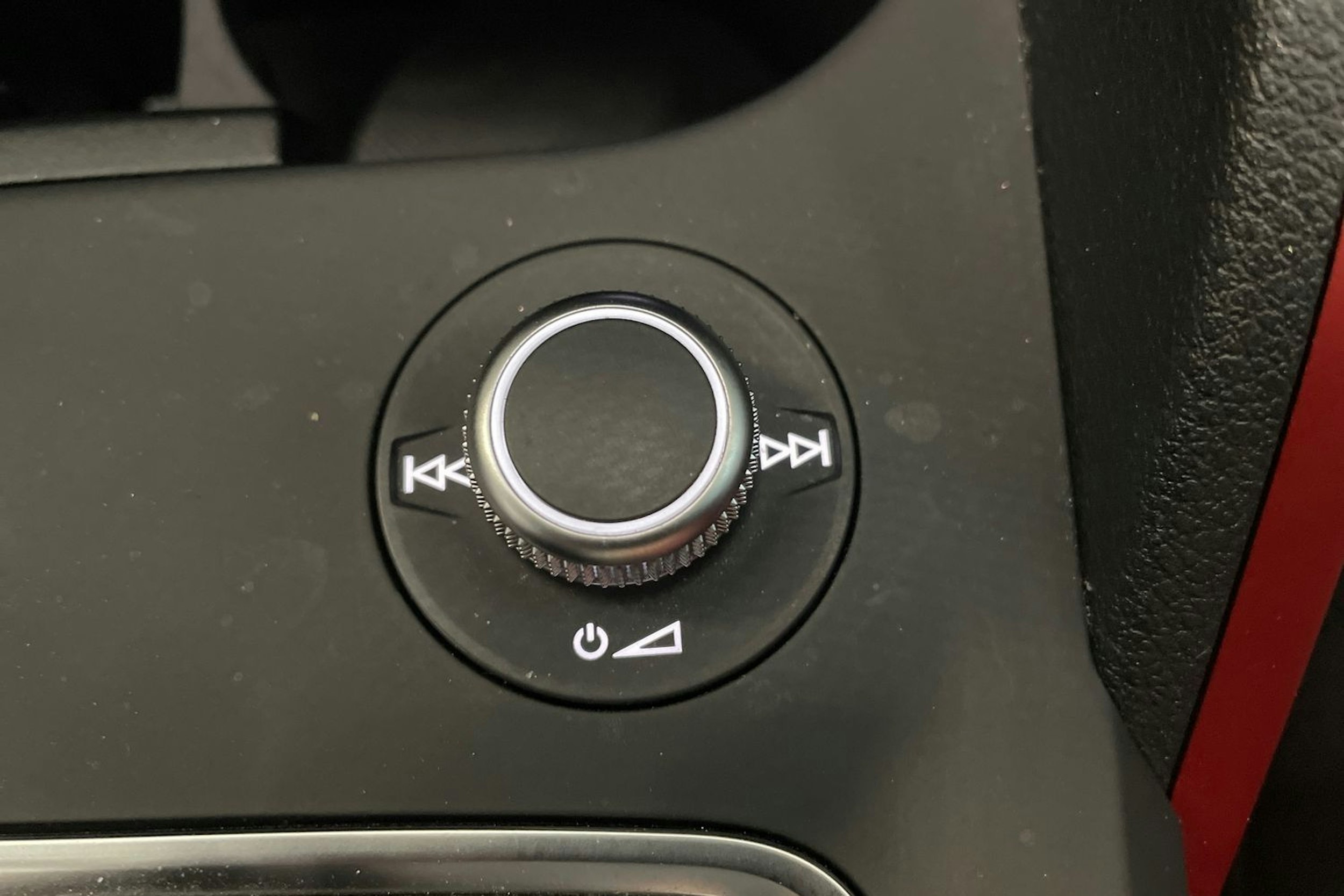 punainen Audi Q2 2019 kuva 29.