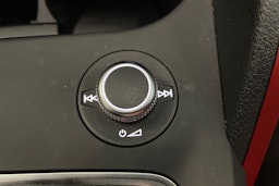 punainen Audi Q2 2019 kuva 29.