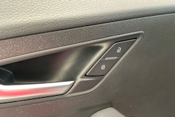 punainen Audi Q2 2019 kuva 32.