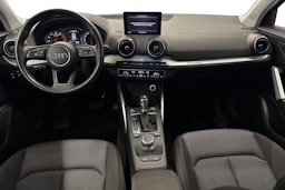 sininen Audi Q2 2019 kuva 9.